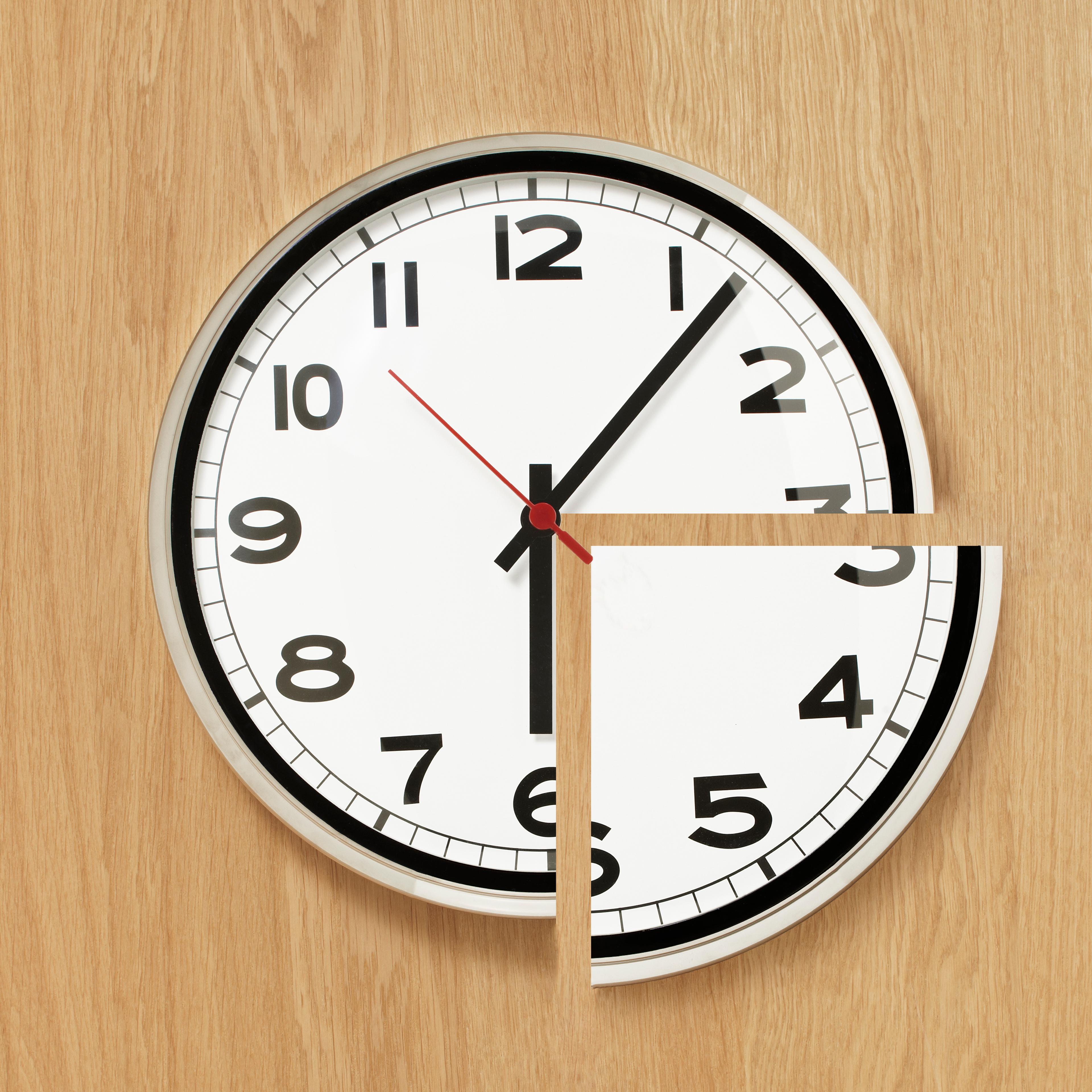 clock-wooden-background