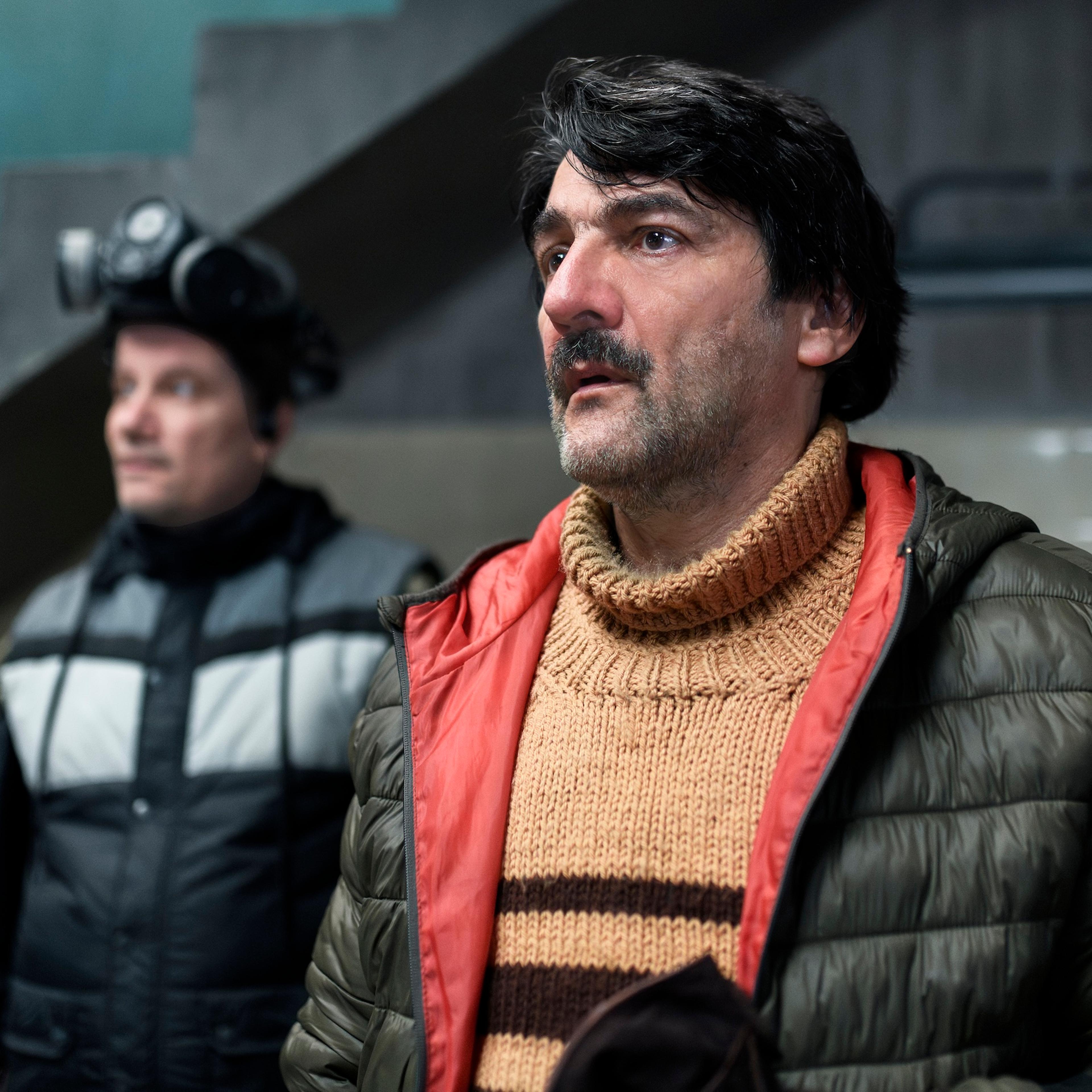 El Eternauta. (L to R) Marcelo Subiotto as Lucas, César Troncoso as Favalli in El Eternauta. Cr. Marcos Ludevid / Netflix ©2024