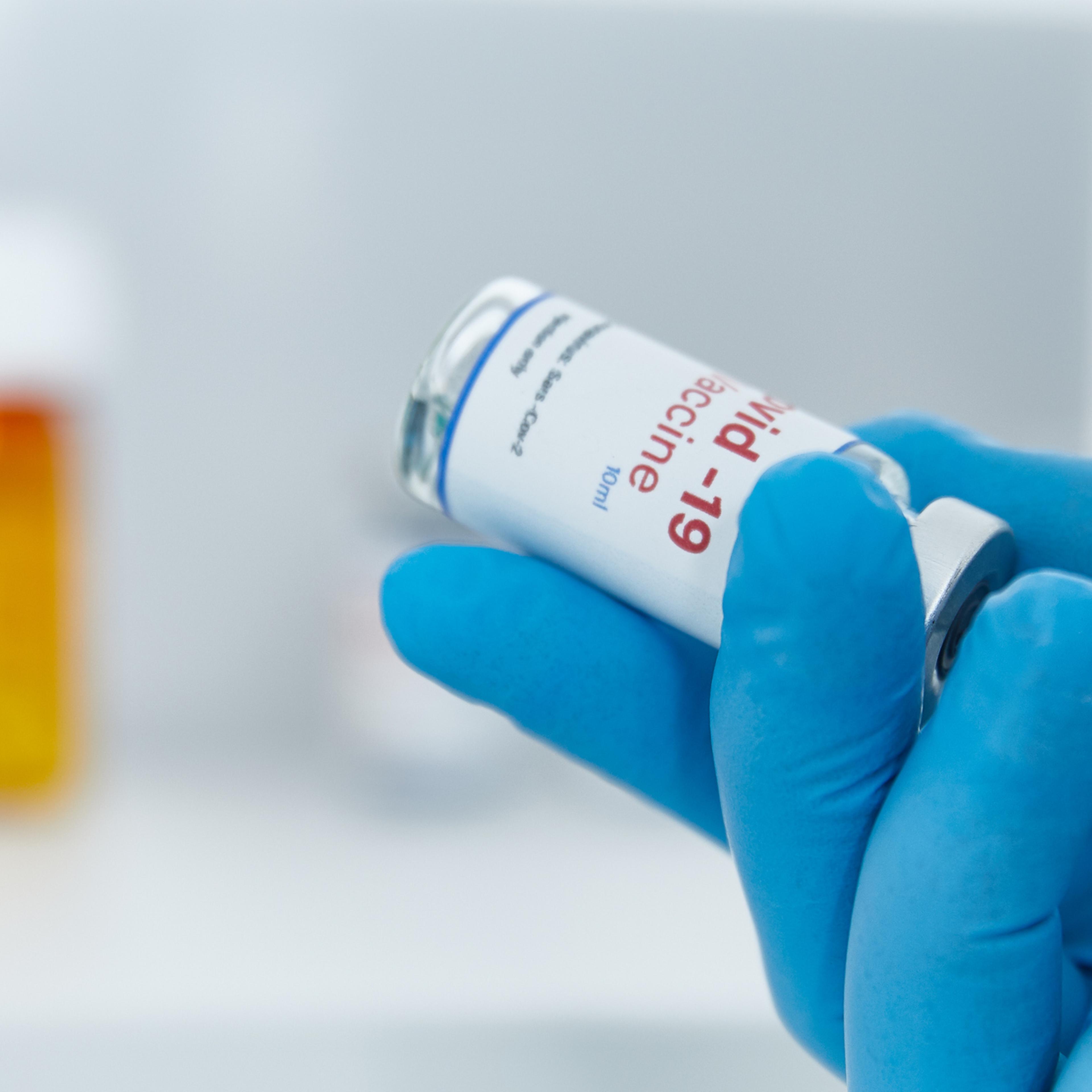 Covid-19, vaccine booster, injection vial, vaccine, omikron.