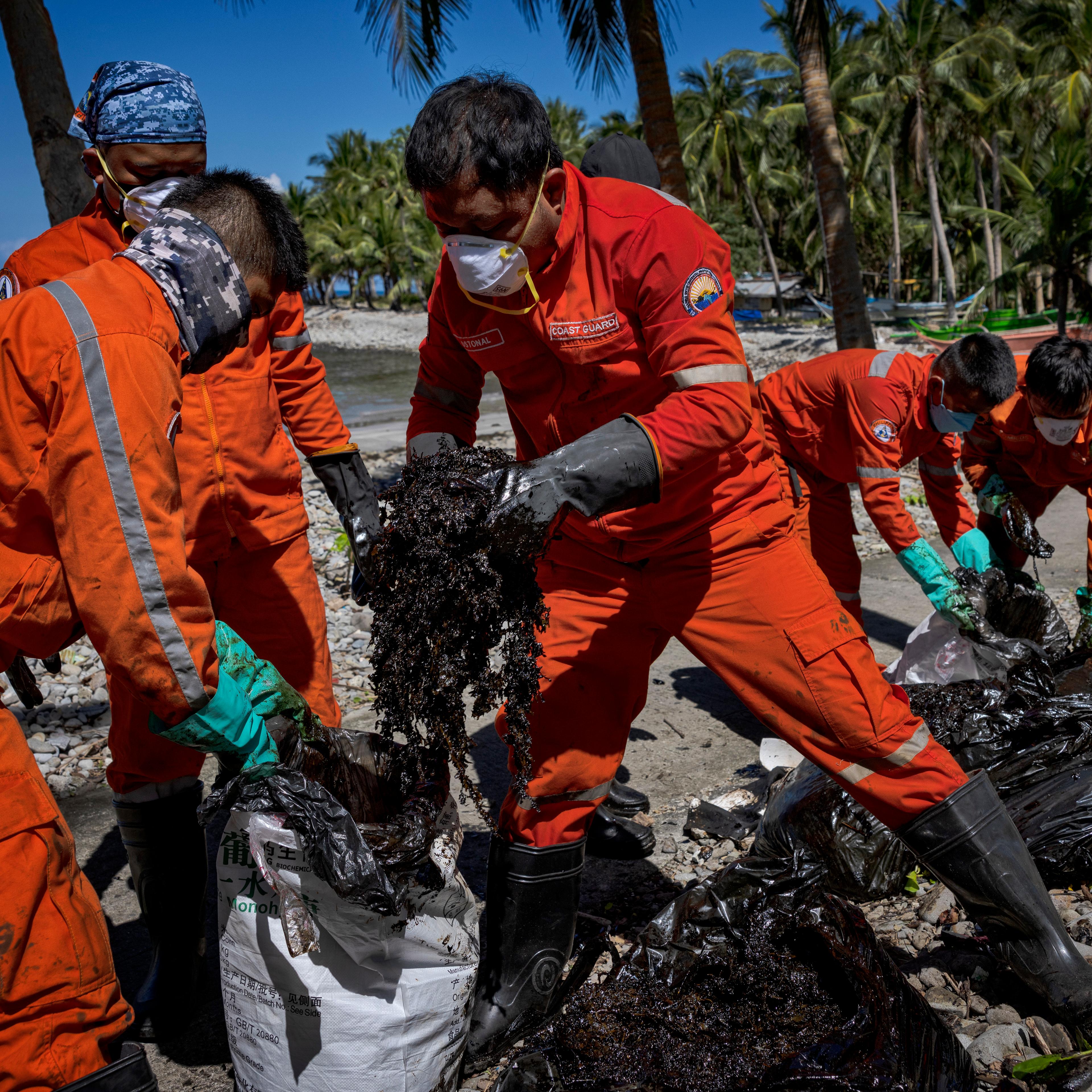 Oil Spill Hits Philippines Coastline