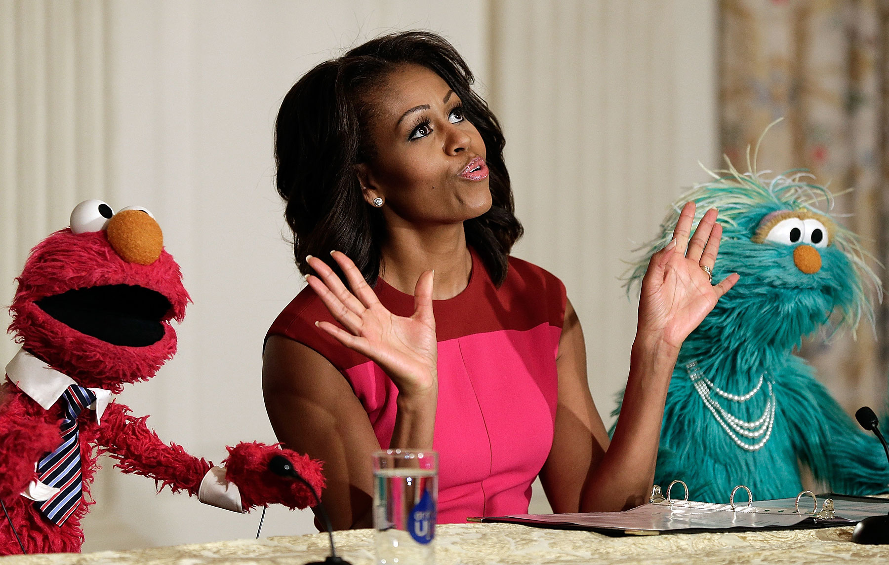 Michelle Obama Joins Sesame St Characters At White House Garden Fall Harvest