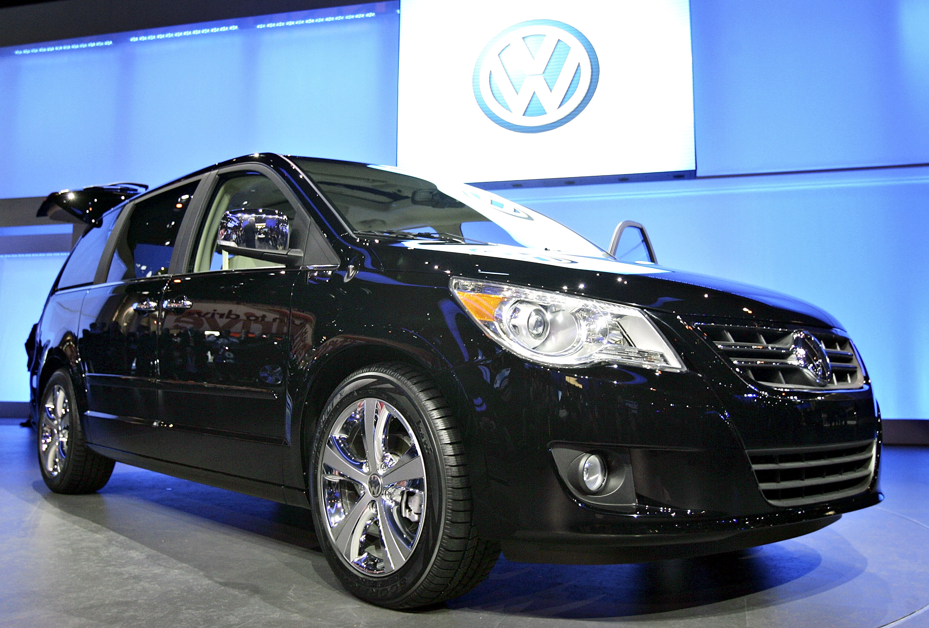 Volkswagen Recalls 18,500 Minivans