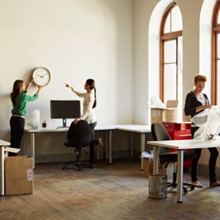 female-coworkers-moving-office