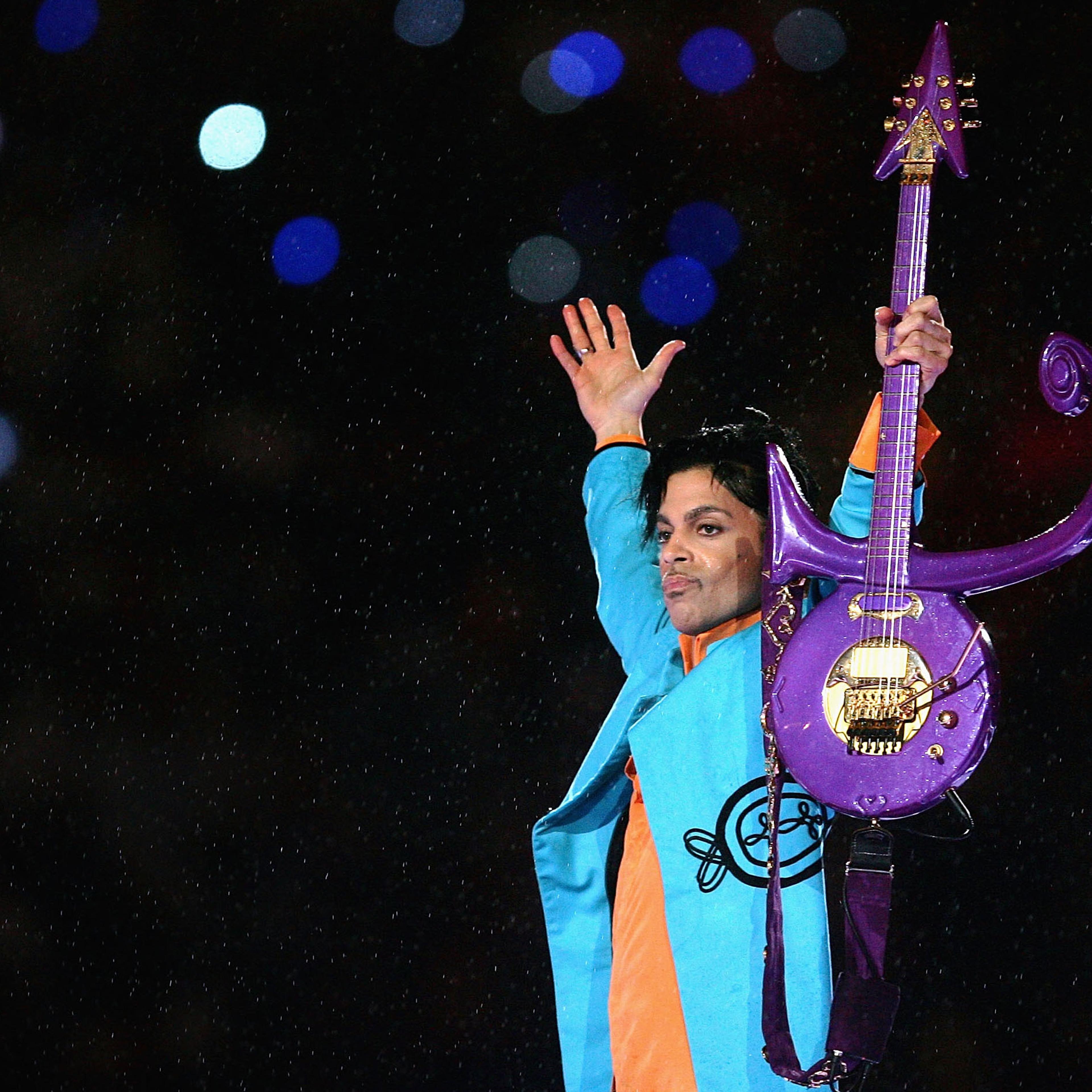 MIAMI GARDENS, FL - FEBRUARY 04: Prince performs during the "Pepsi Halftime Show" at Super Bowl XLI between the Indianapolis Colts and the Chicago Bears on February 4, 2007 at Dolphin Stadium in Miami Gardens, Florida. (Photo by Jonathan Daniel/Getty I