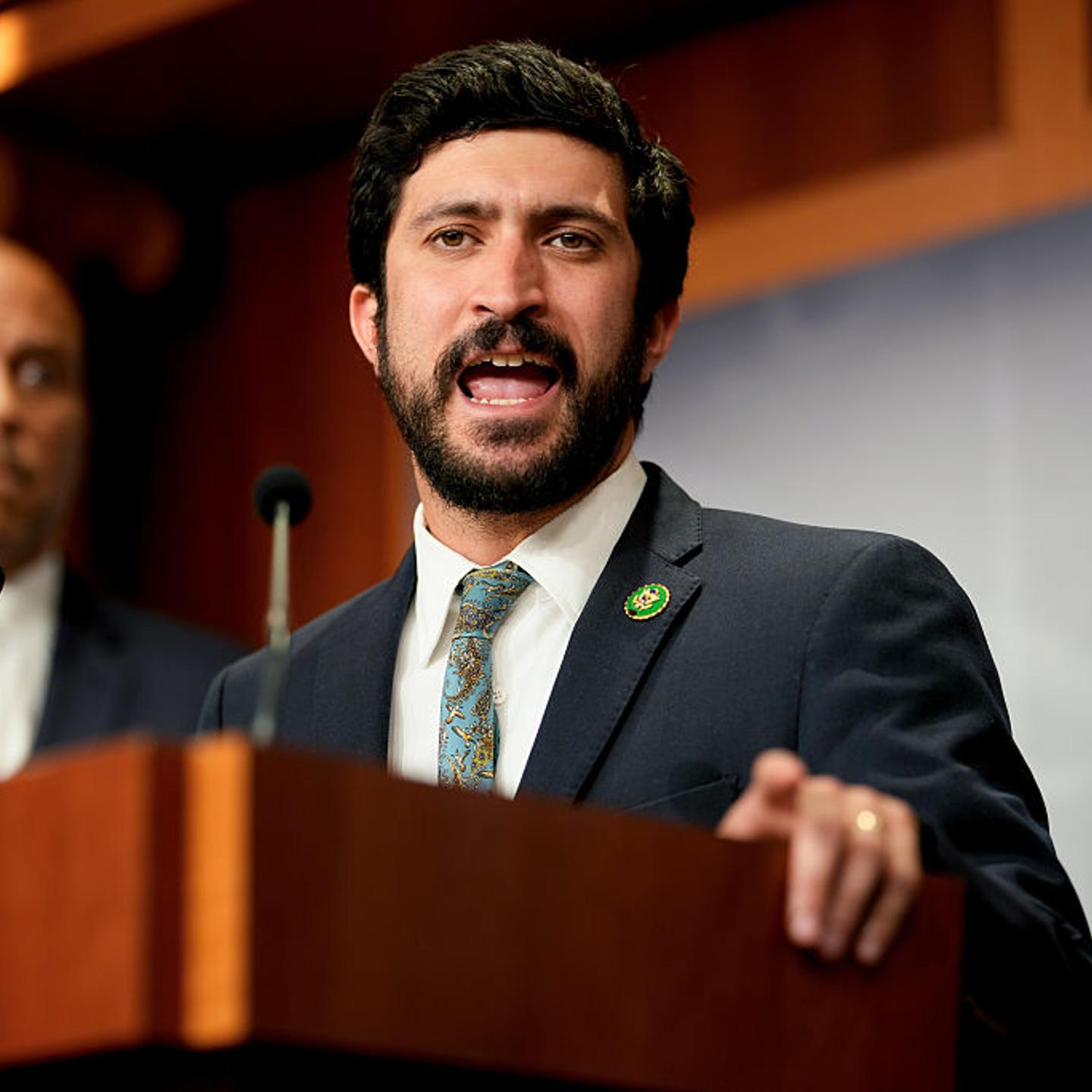 Democrats Call On FCC Chair To Resign Over ABC's Kimmel Decision