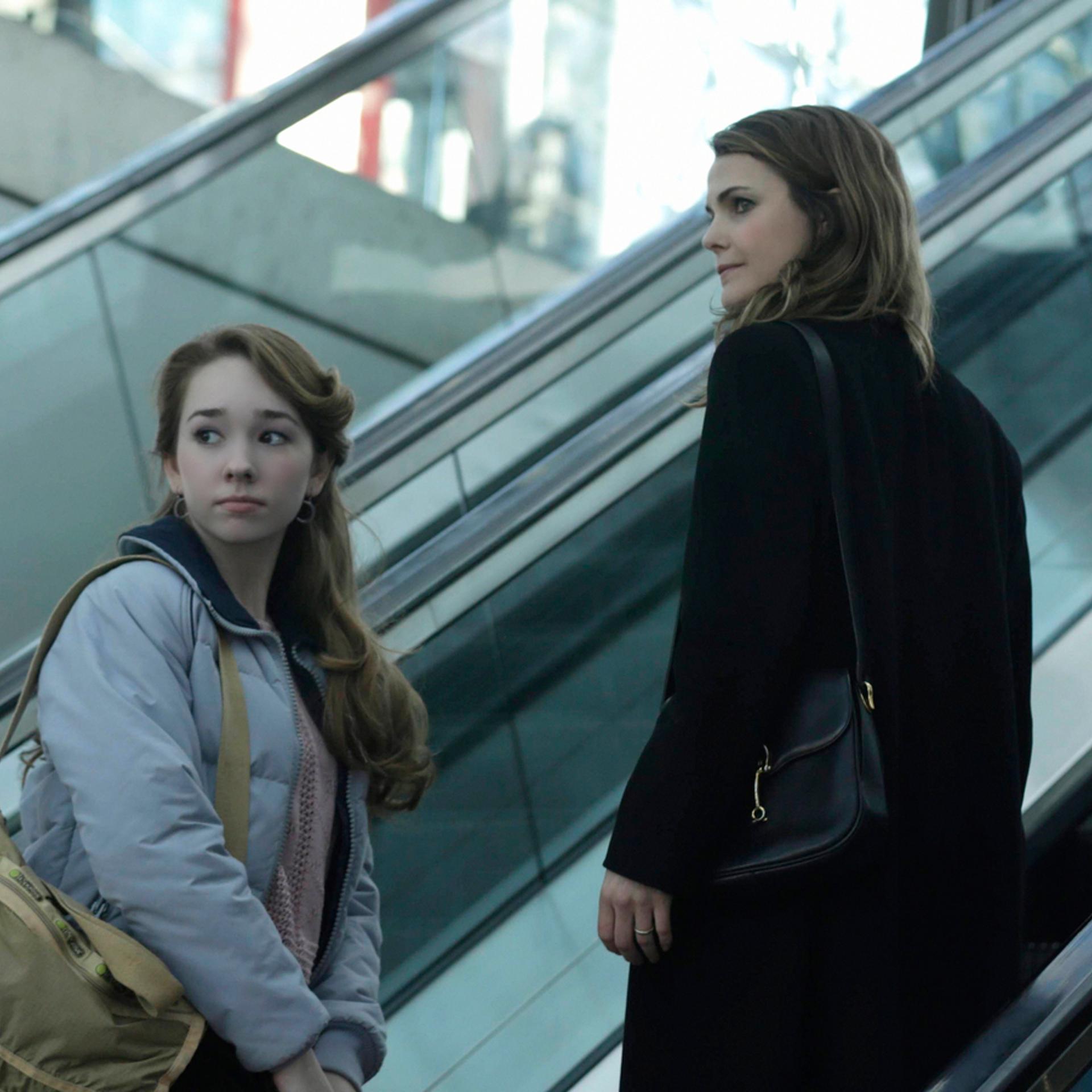 THE AMERICANS -- "March 8, 1983" Episode 313 (Airs Wednesday, April 22, 10:00 PM e/p) Pictured: (l-r) Holly Taylor as Paige Jennings, Keri Russell as Elizabeth Jennings. CR: Patrick Harbon/FX