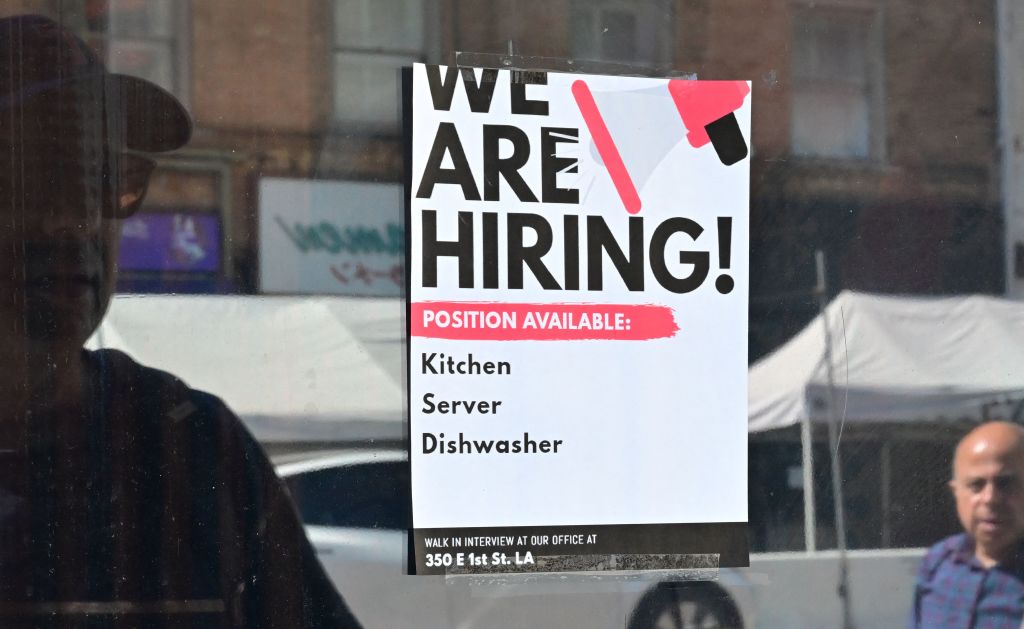 us-jobs-rise-unemployment-drops-fed
