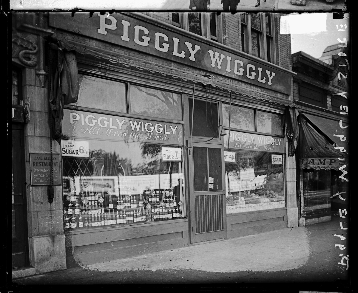 Front Of The Piggly Wiggly Store