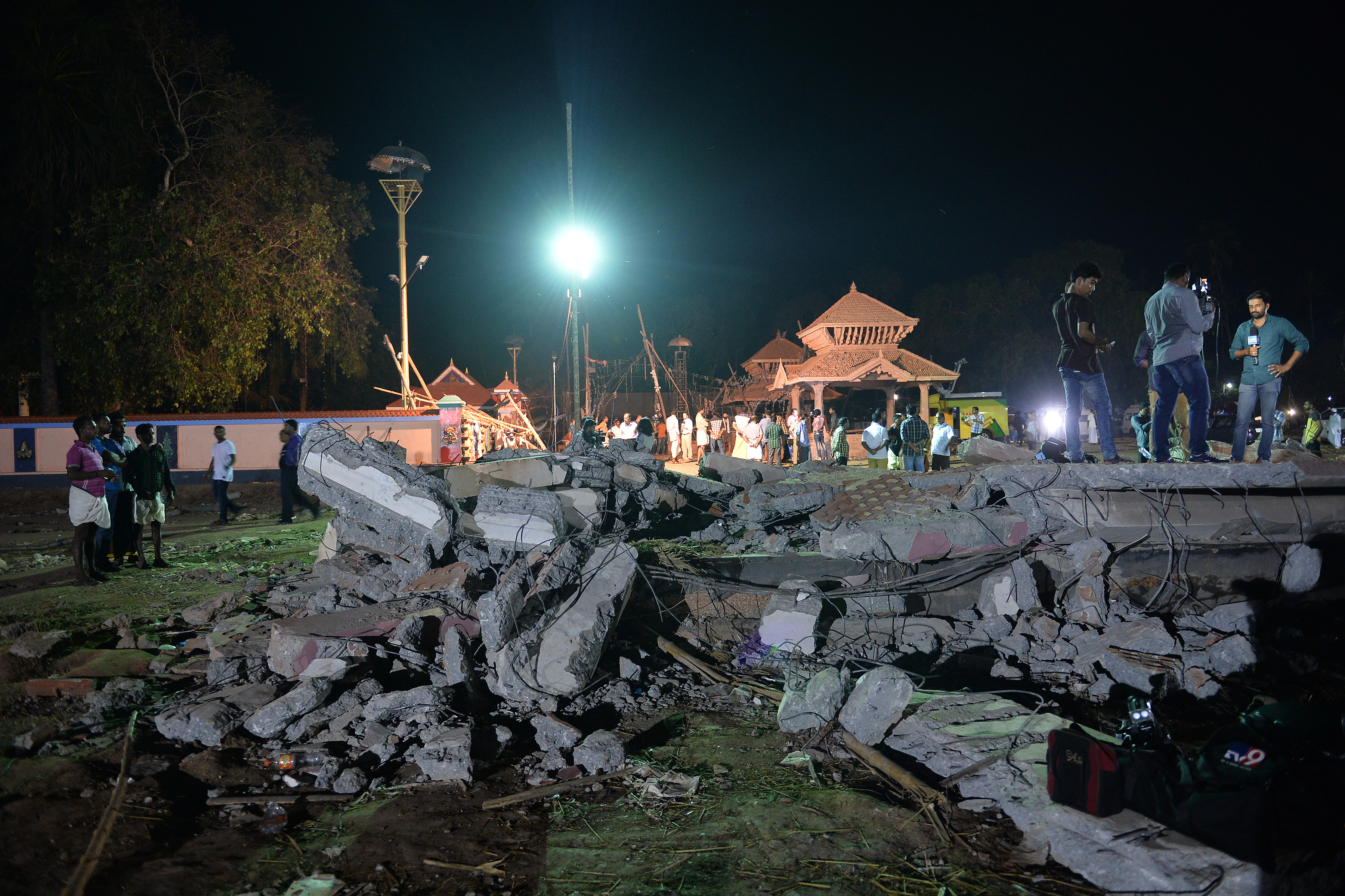 INDIA-ACCIDENT-FIRE-TEMPLE