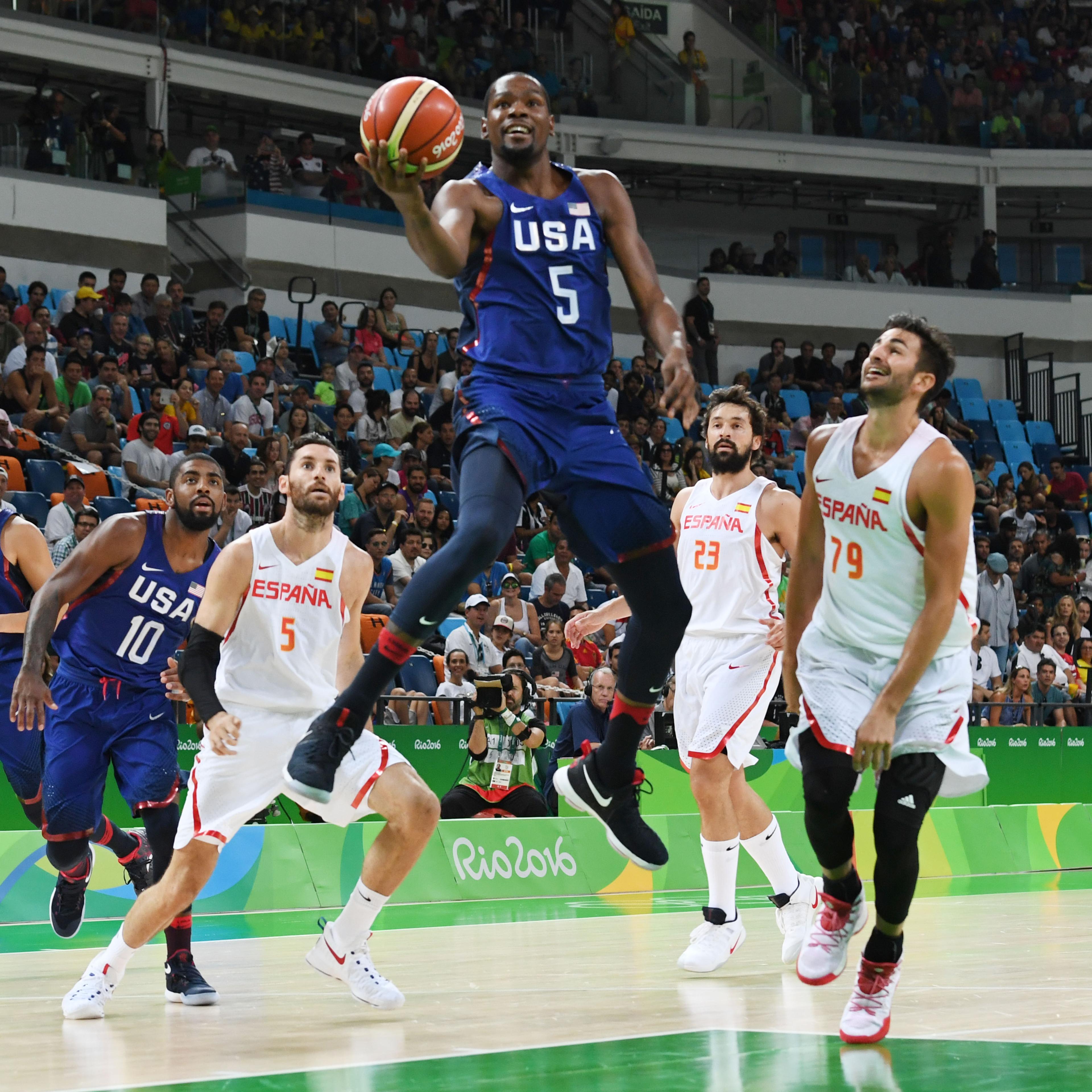 USA's guard Kevin Durant (C) jumps for a basket during a Men's semifinal basketball match between Spain and USA at the Carioca Arena 1 in Rio de Janeiro on August 19, 2016 during the Rio 2016 Olympic Games.