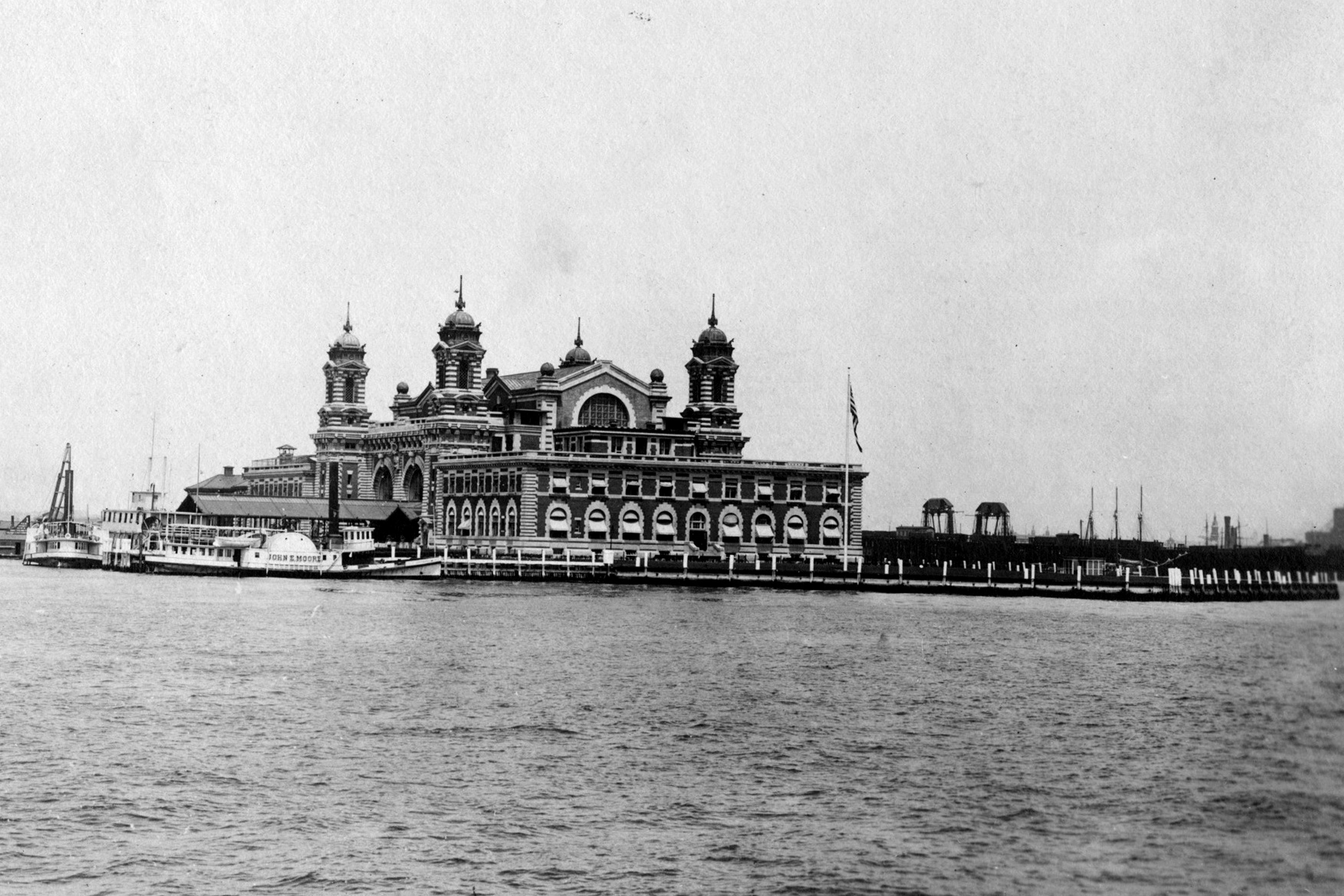 The exterior of the Ellis Island immigration inspection station in 1907.