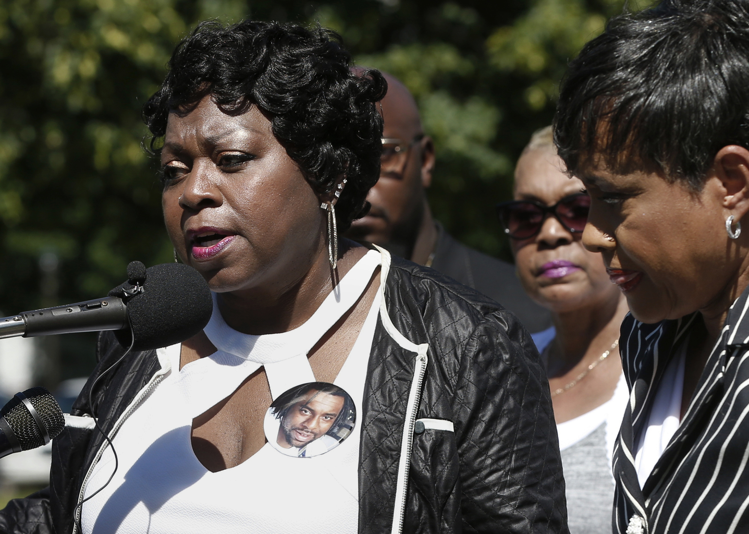 TV Judge Glenda Hatchett, right, listens as Valerie Castile, the mother of Philando Castile, takes questions during a news conference on the State Capitol grounds, in St. Paul, Minn, July 12, 2016.