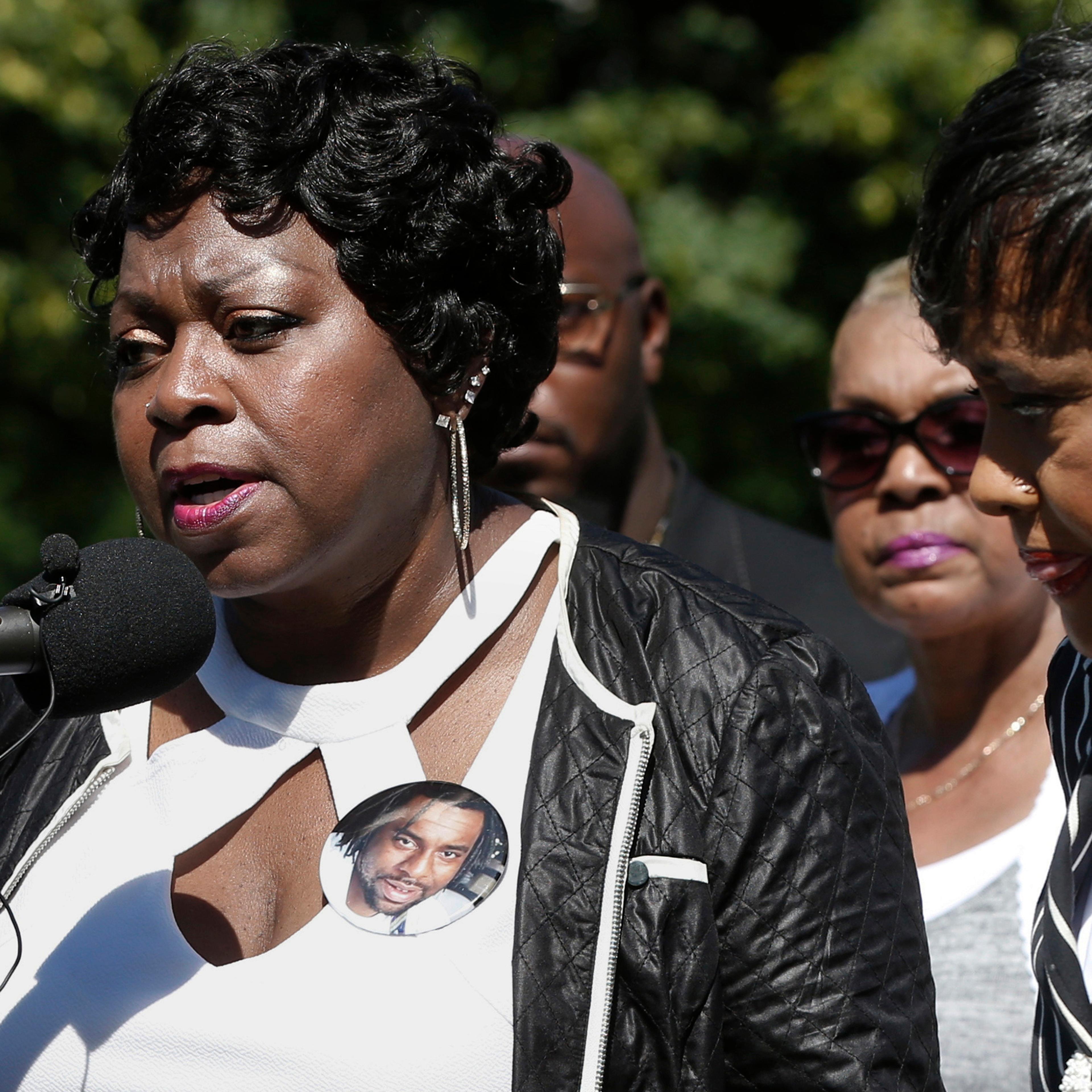 TV Judge Glenda Hatchett, right, listens as Valerie Castile, the mother of Philando Castile, takes questions during a news conference on the State Capitol grounds, in St. Paul, Minn, July 12, 2016.