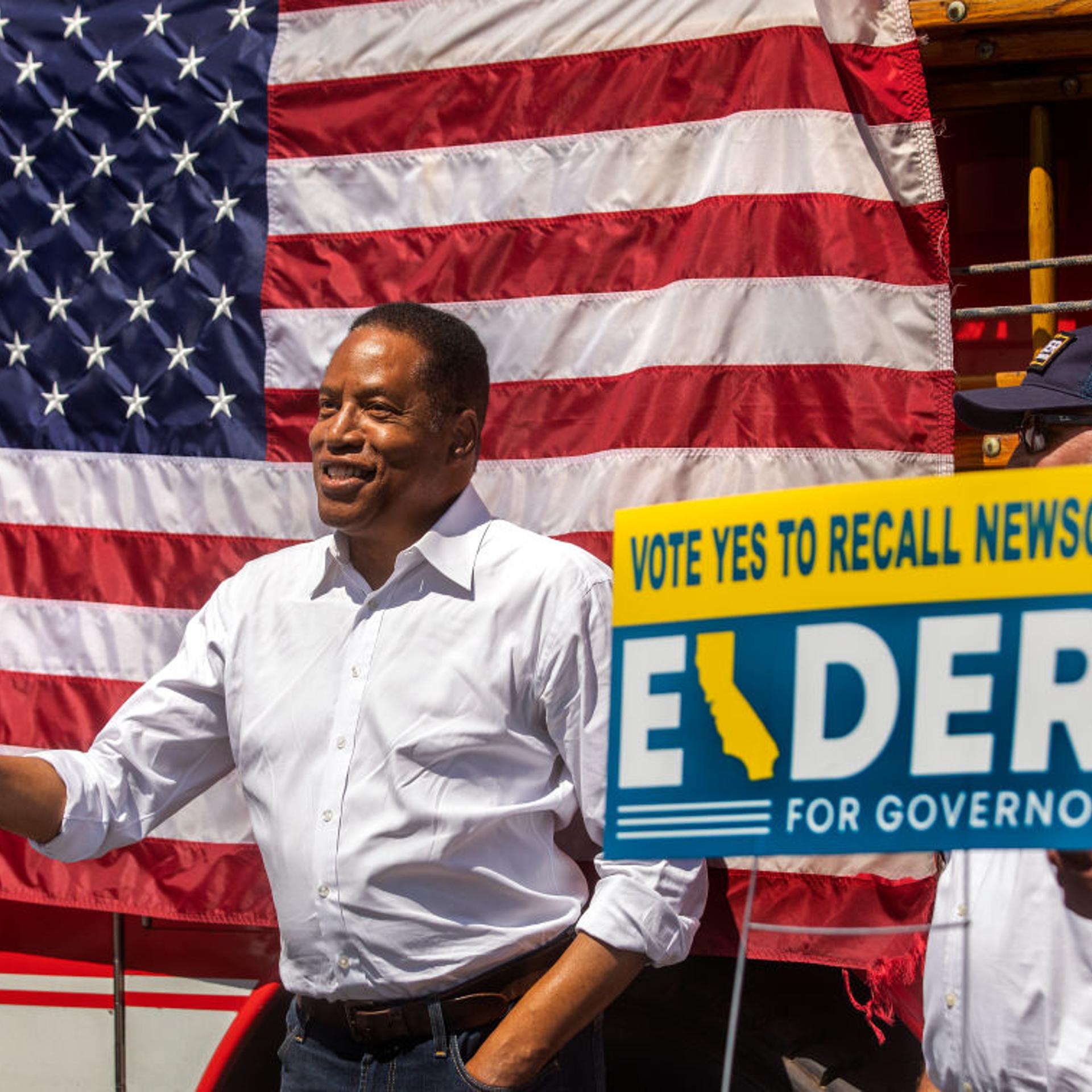 Gubernatorial candidate Larry Elder campaigns at The Oaks shopping mall in Thousand Oaks