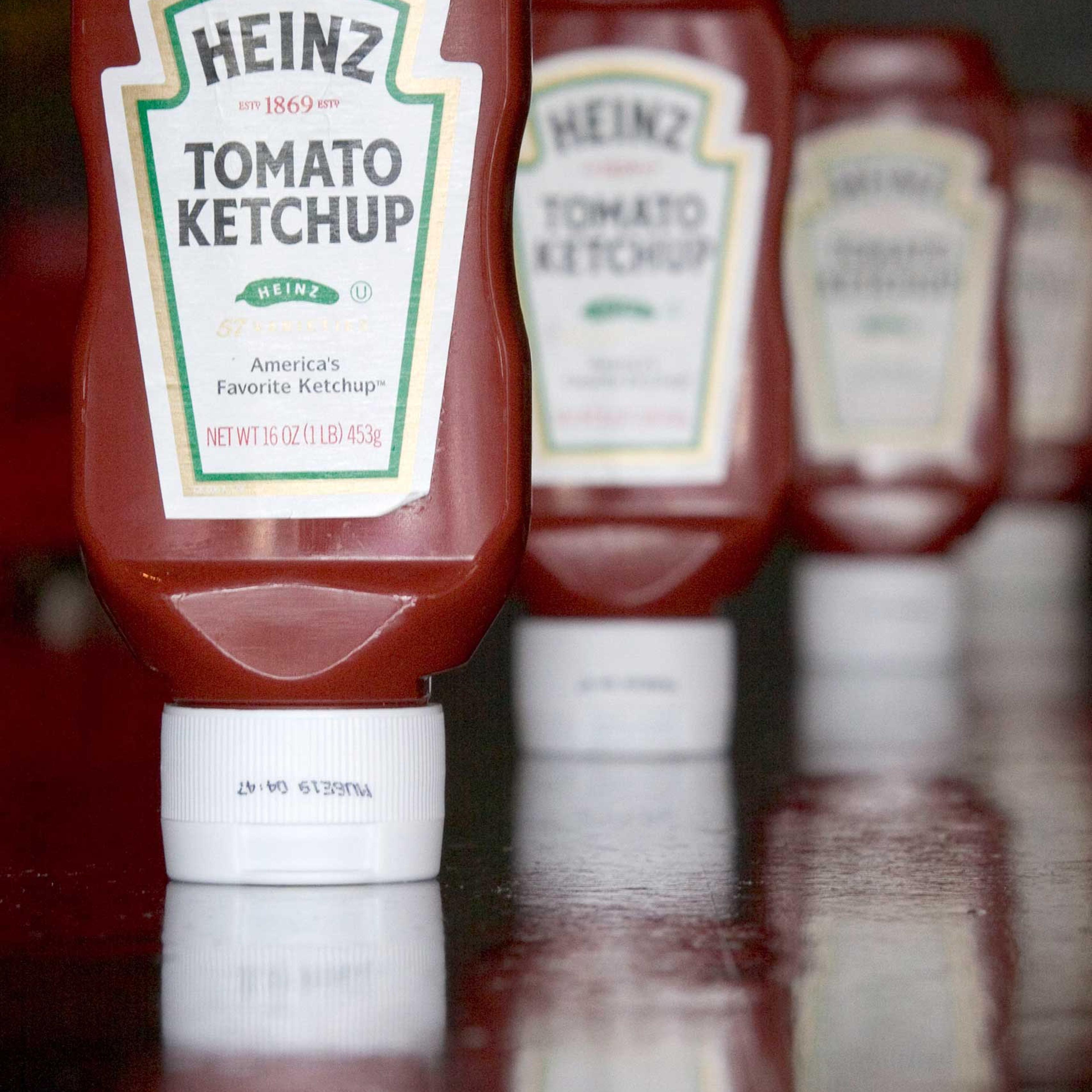 Bottles of Heinz ketchup are arranged on the bar at Cambridge Common restaurant in Cambridge, Massachusetts Wednesday, July 19, 2006. H.J. Heinz Co., fighting billionaire investor Nelson Peltz's attempt to restructure the company, forecast first-quarter