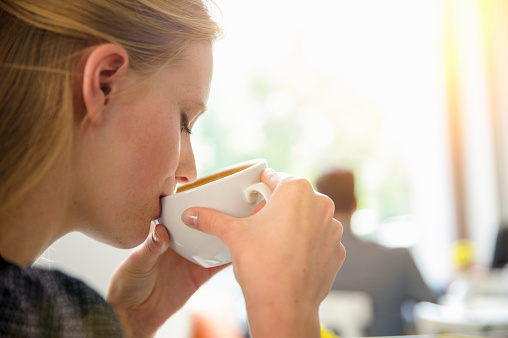 woman-drinking-coffee
