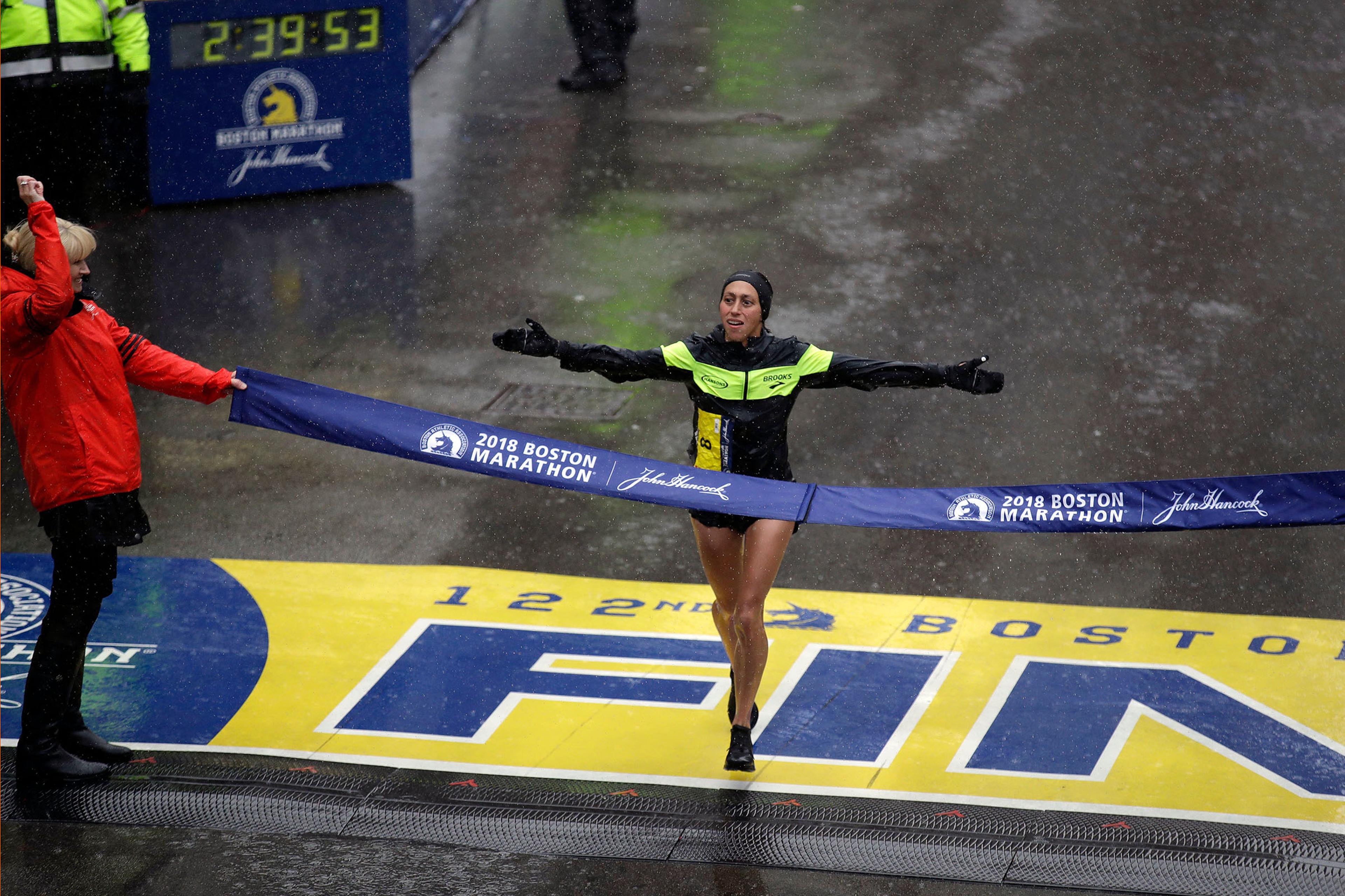 Desiree Linden wins 2018 Boston Marathon