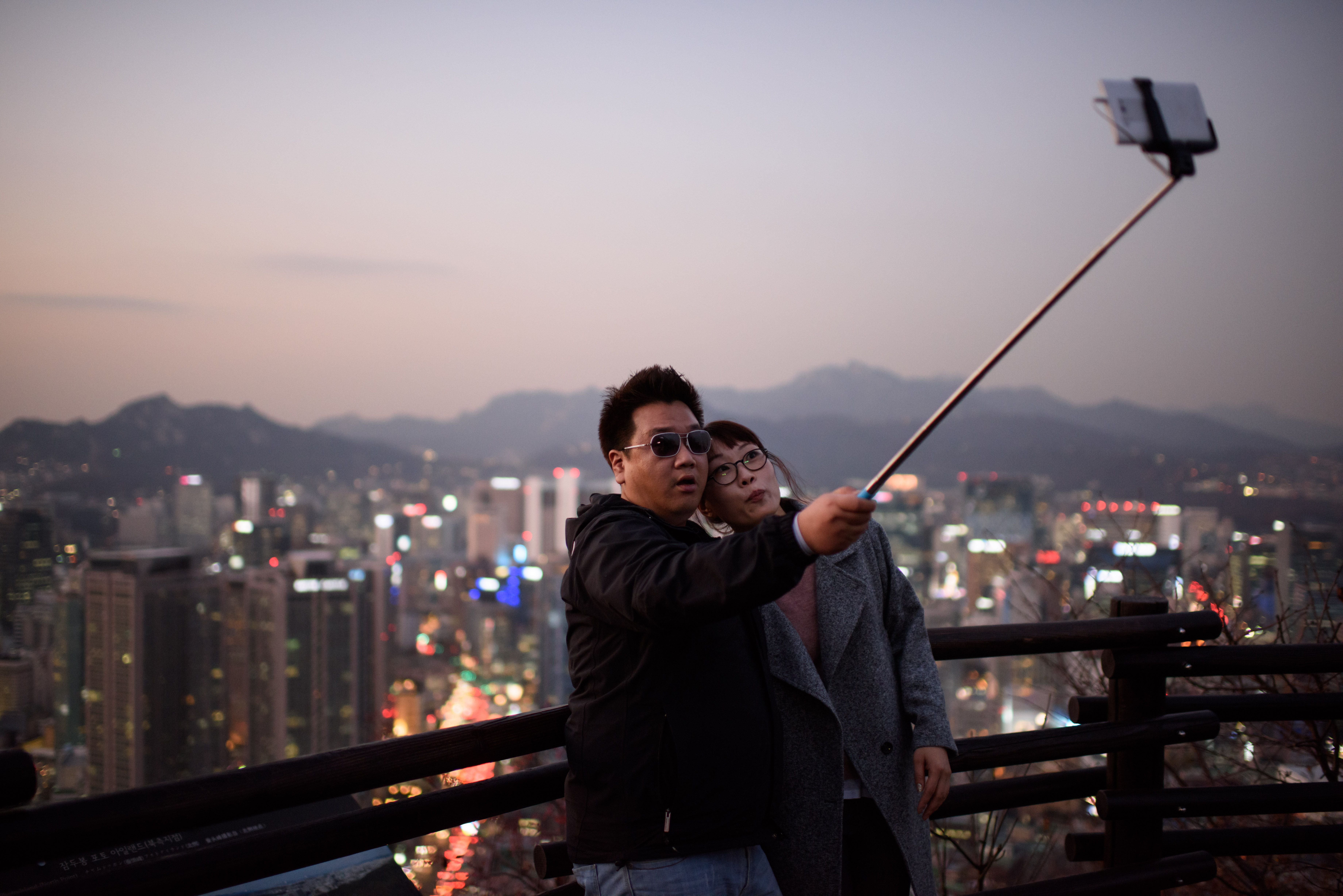 SKOREA-LIFESTYLE-TECHNOLOGY-CRIME-SELFIE