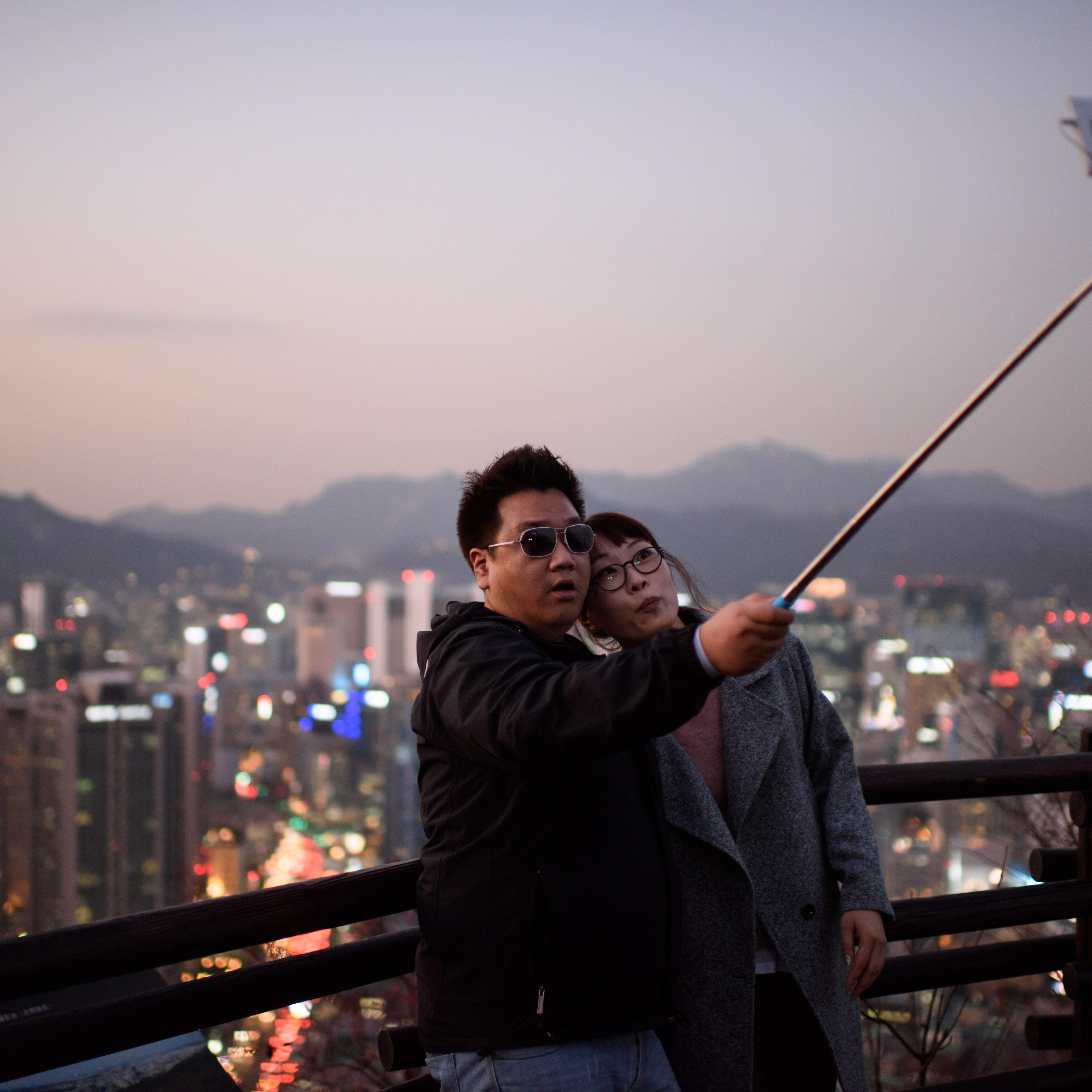 SKOREA-LIFESTYLE-TECHNOLOGY-CRIME-SELFIE