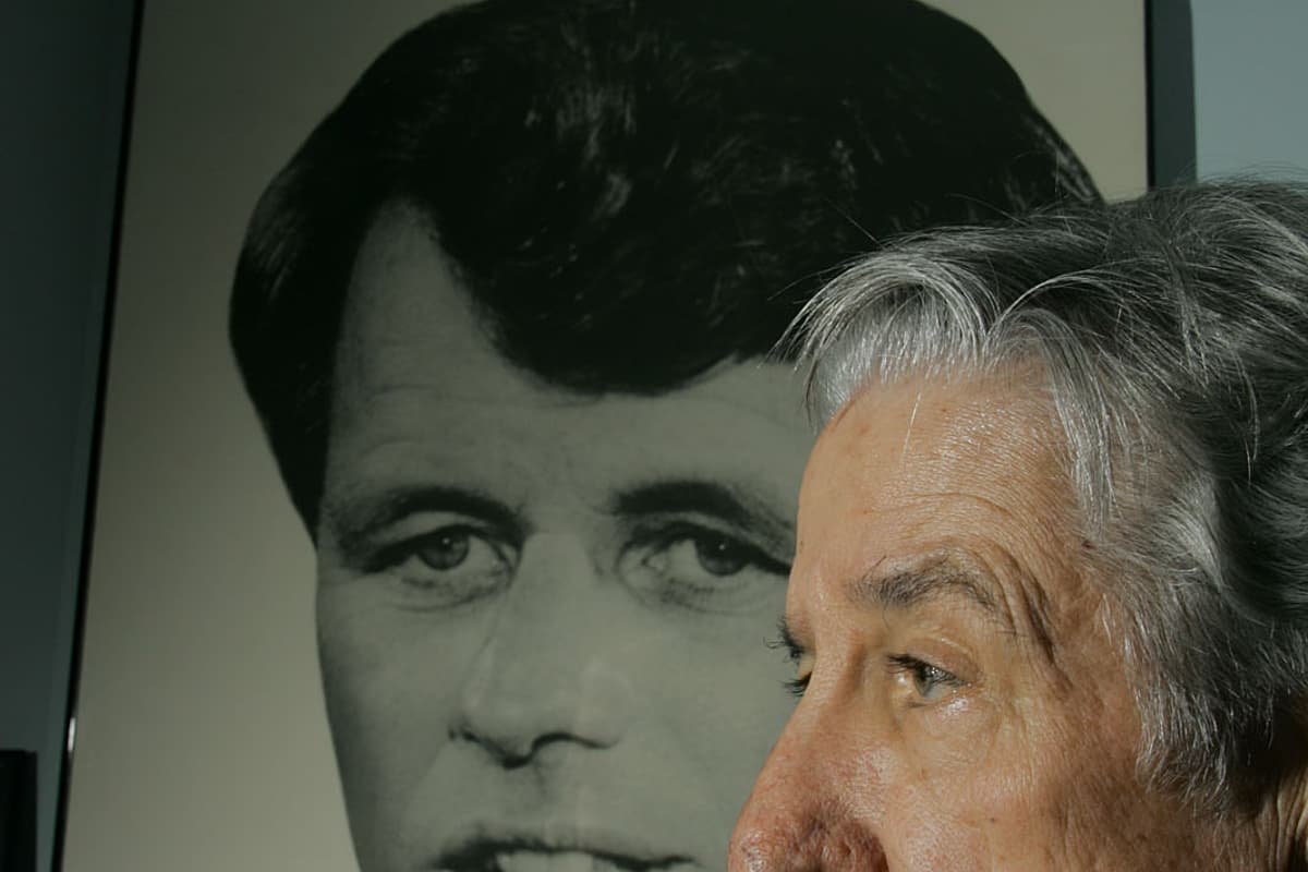 Tom Howden Tom Hayden Dies: Helped Define 1960s Activism for SDS