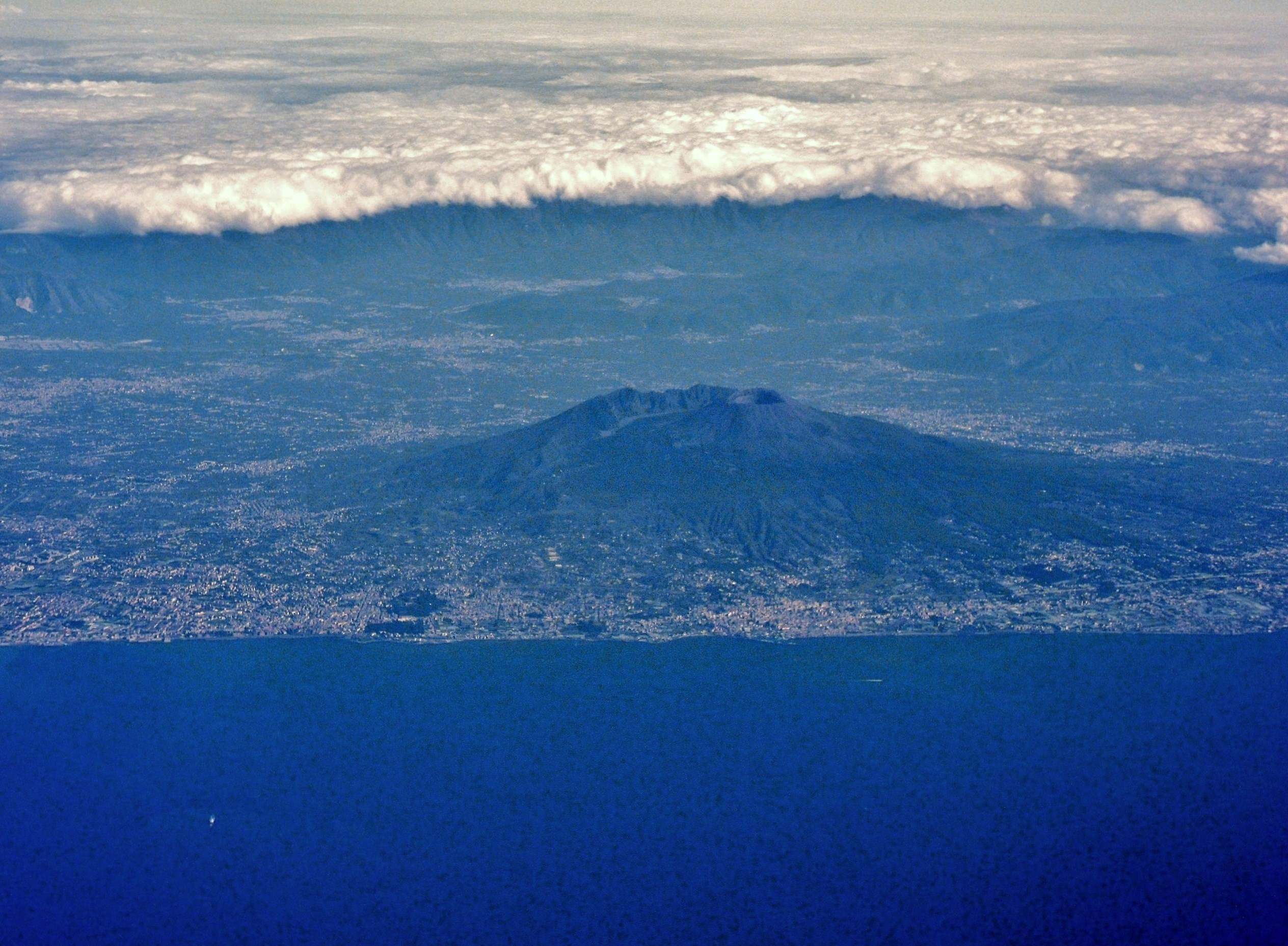 naples volcano eruption