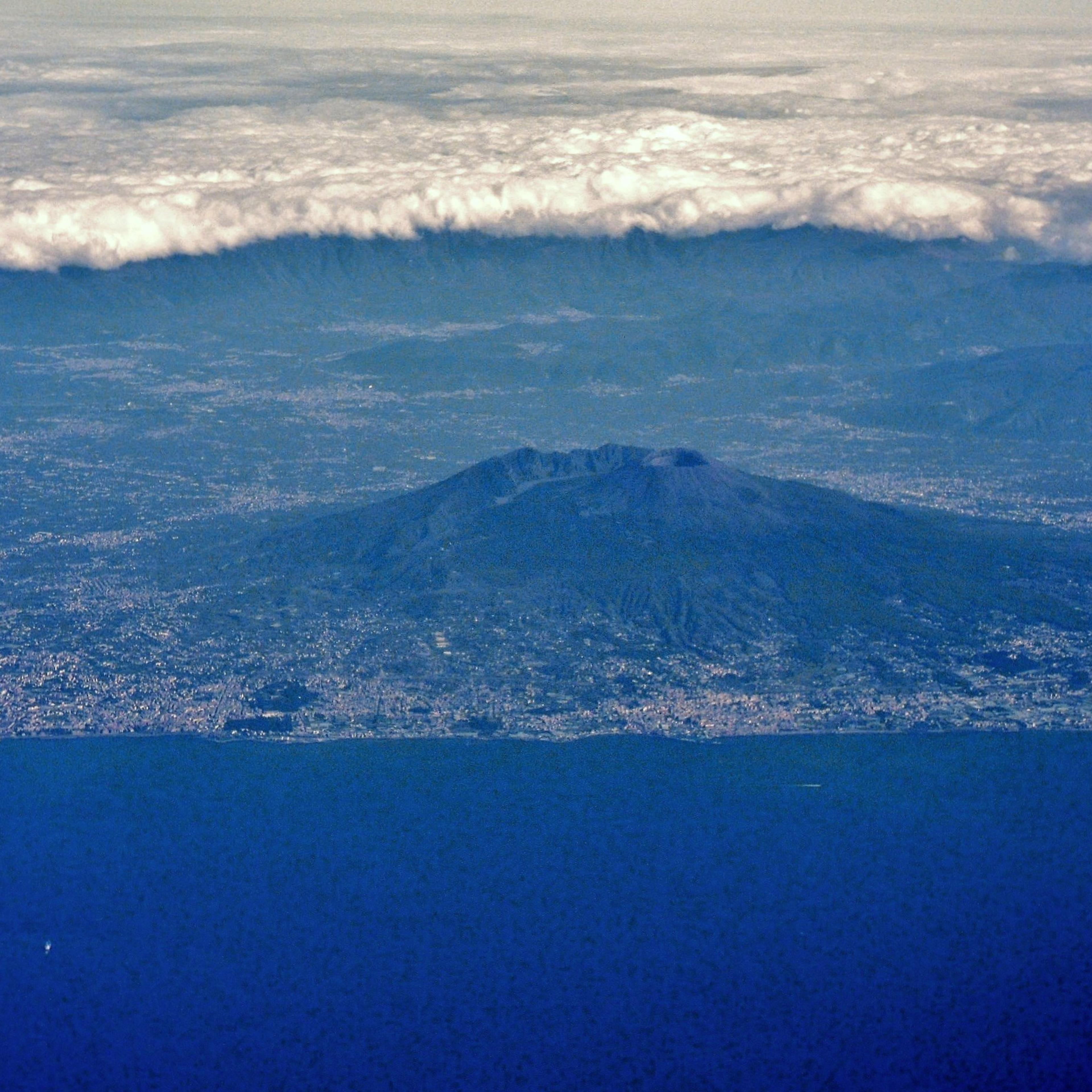 naples volcano eruption