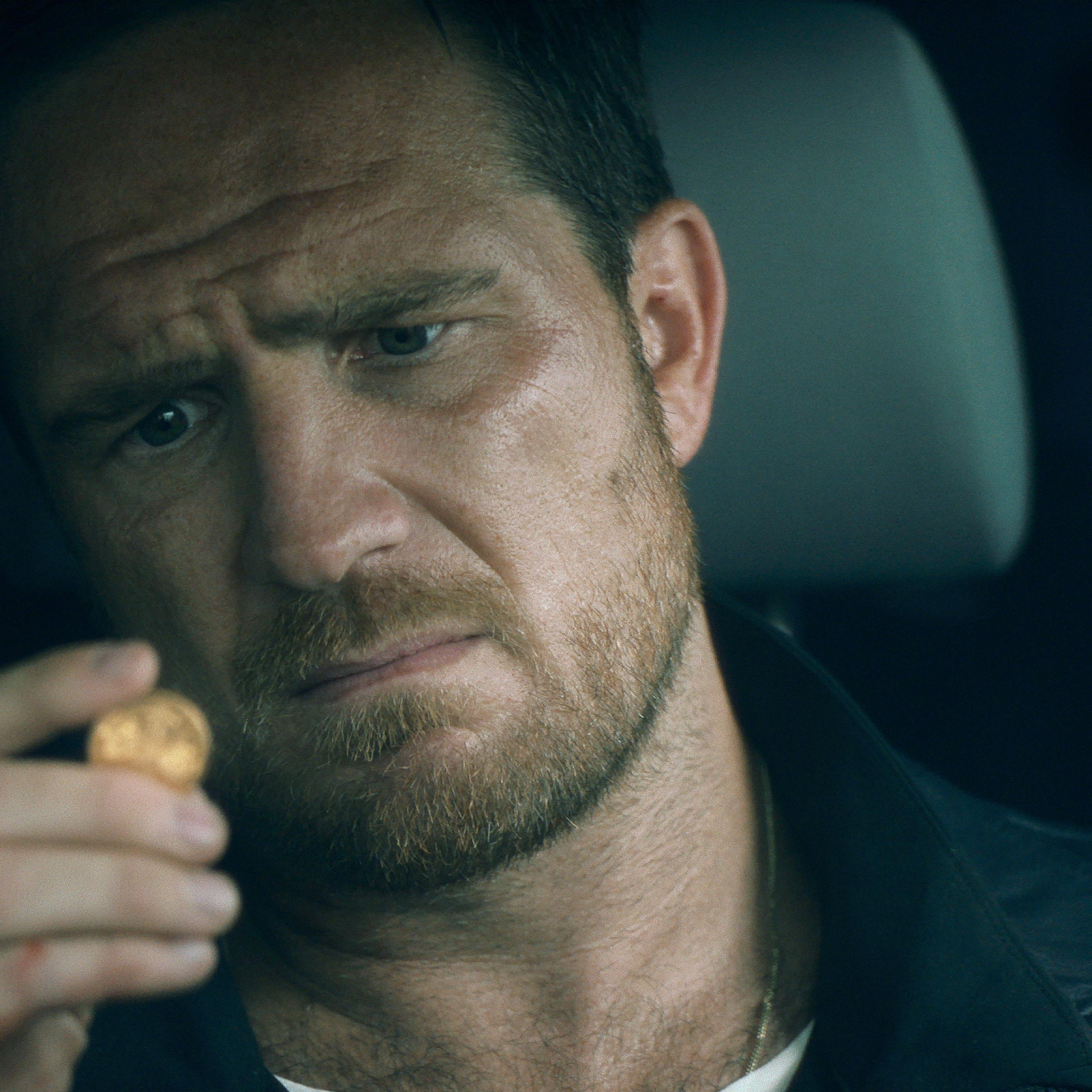 Frederick Lau as Charly in Crooks.