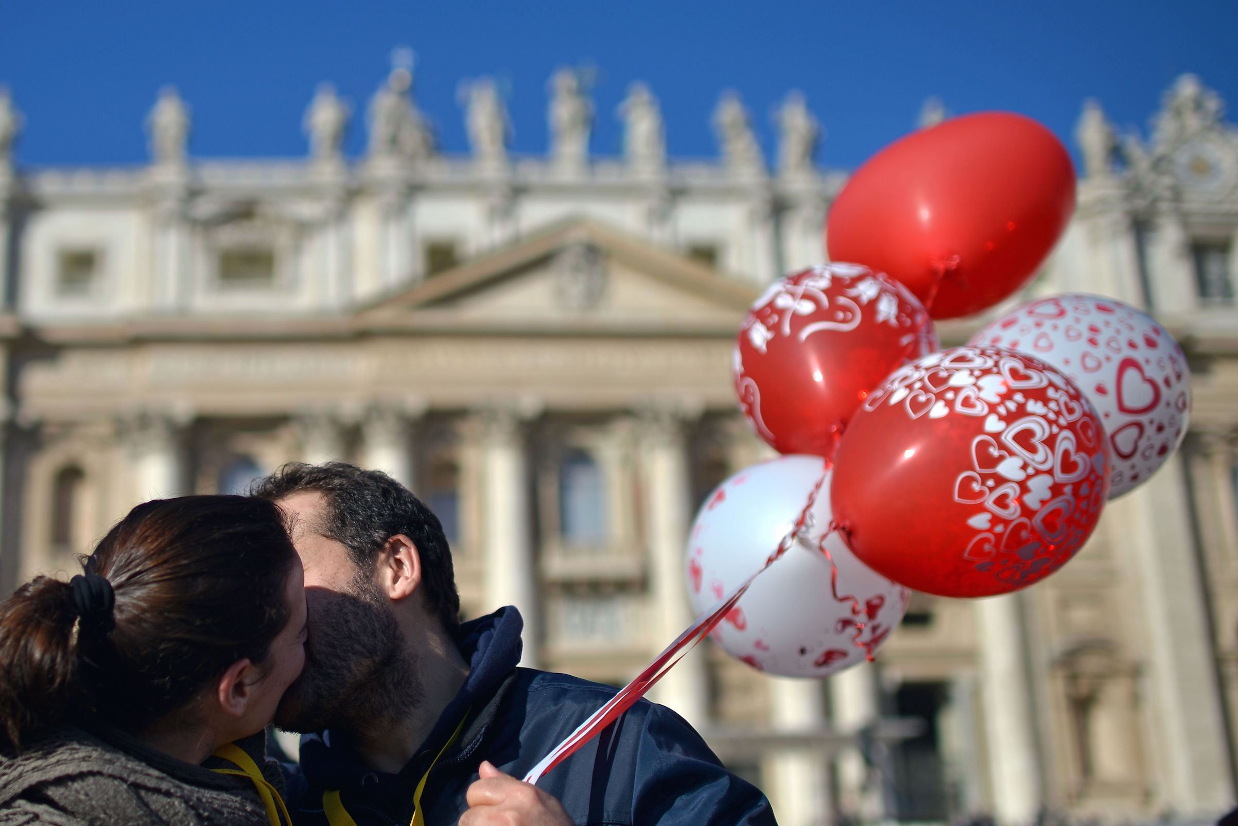 VATICAN-POPE-VALENTINE-LOVE-THEME