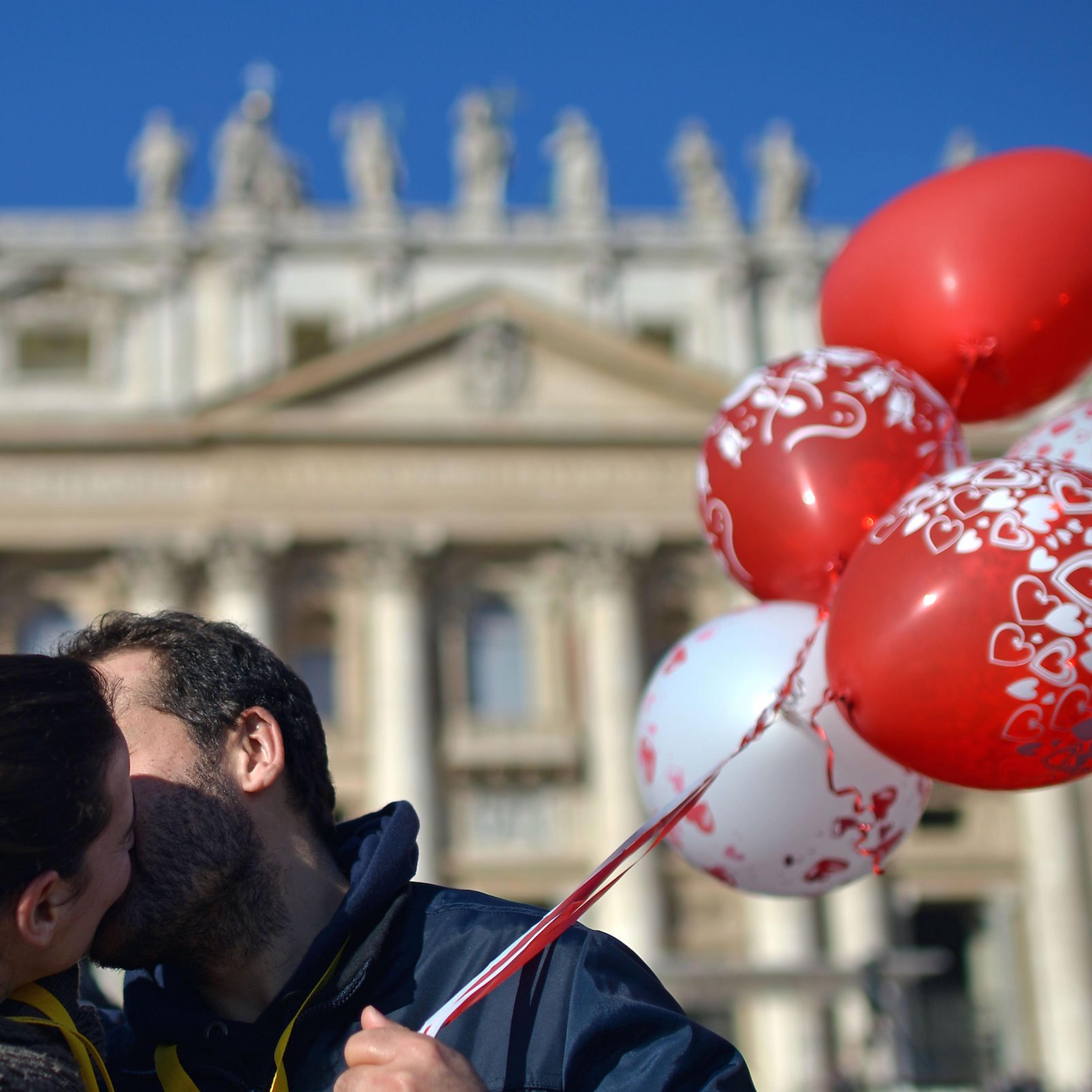 VATICAN-POPE-VALENTINE-LOVE-THEME