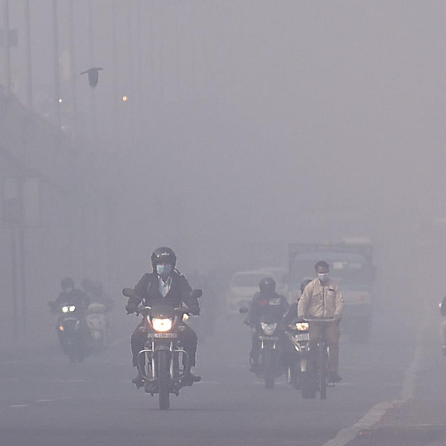 Air Quality In Poor Category As Dense Smog Engulf Delhi NCR