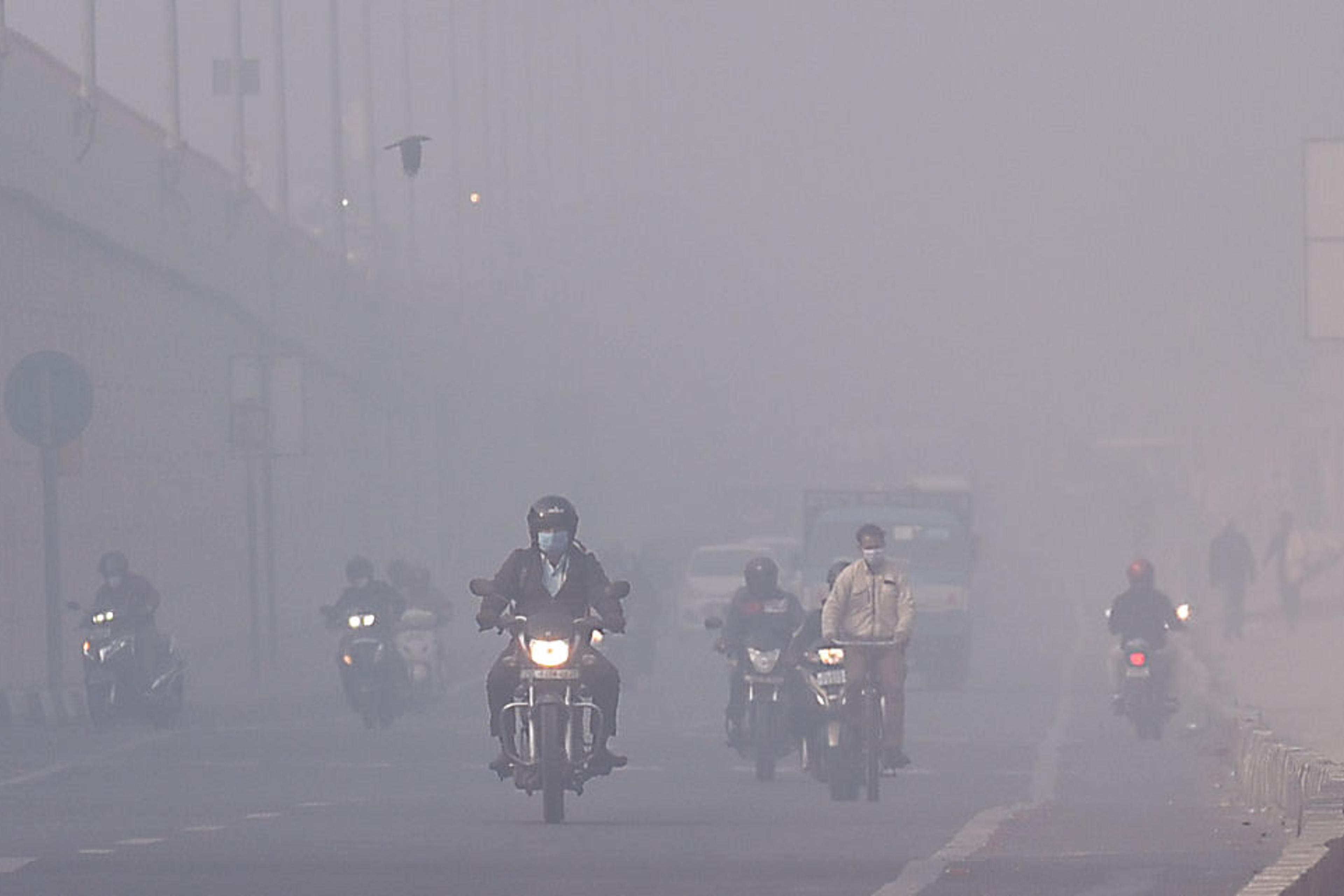 Air Quality In Poor Category As Dense Smog Engulf Delhi NCR