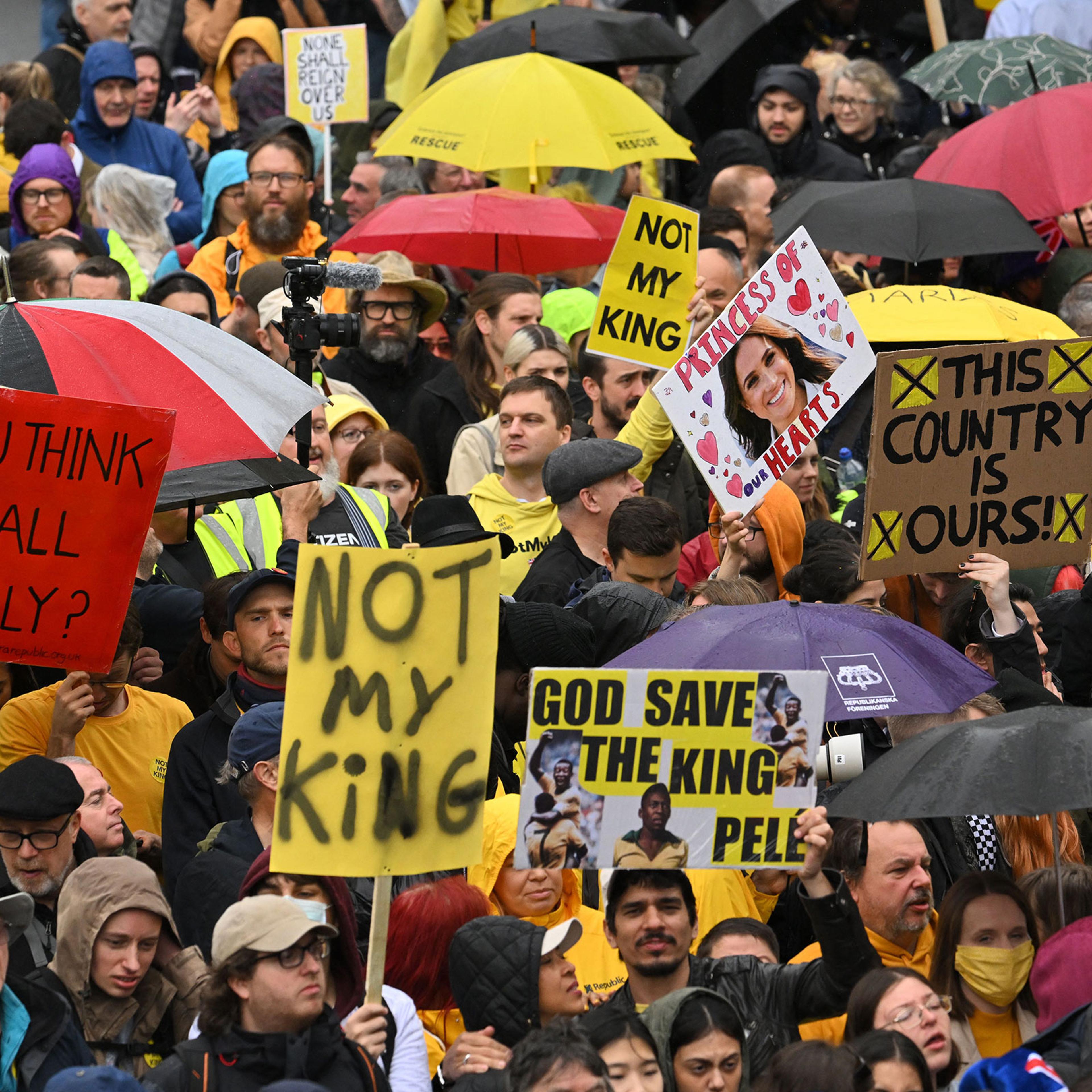 TOPSHOT-BRITAIN-ROYALS-CORONATION-DEMO