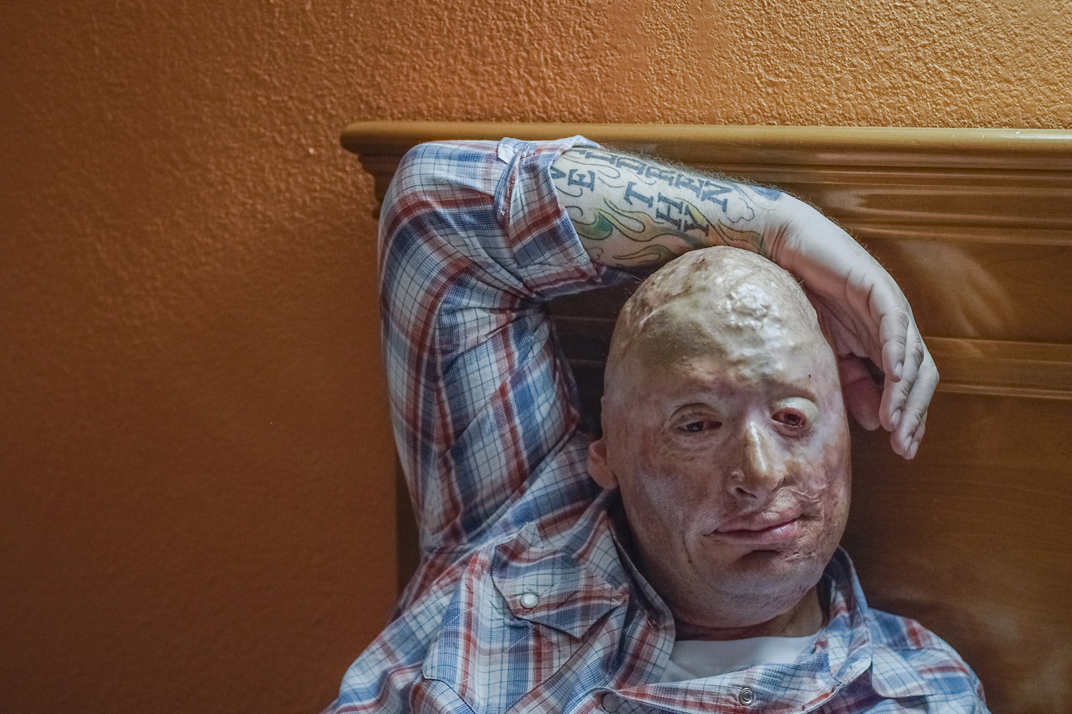 2012.  Dallas, TX.  USA.  Bobby in a Motel 6 in Dallas.  Bobby Henline, 41, veteran of four tours to Iraq and sole survivor of an IED blast that killed the other four soldiers in his humvee in Iraq in 2007.  He is now a standup comedian launching a new c