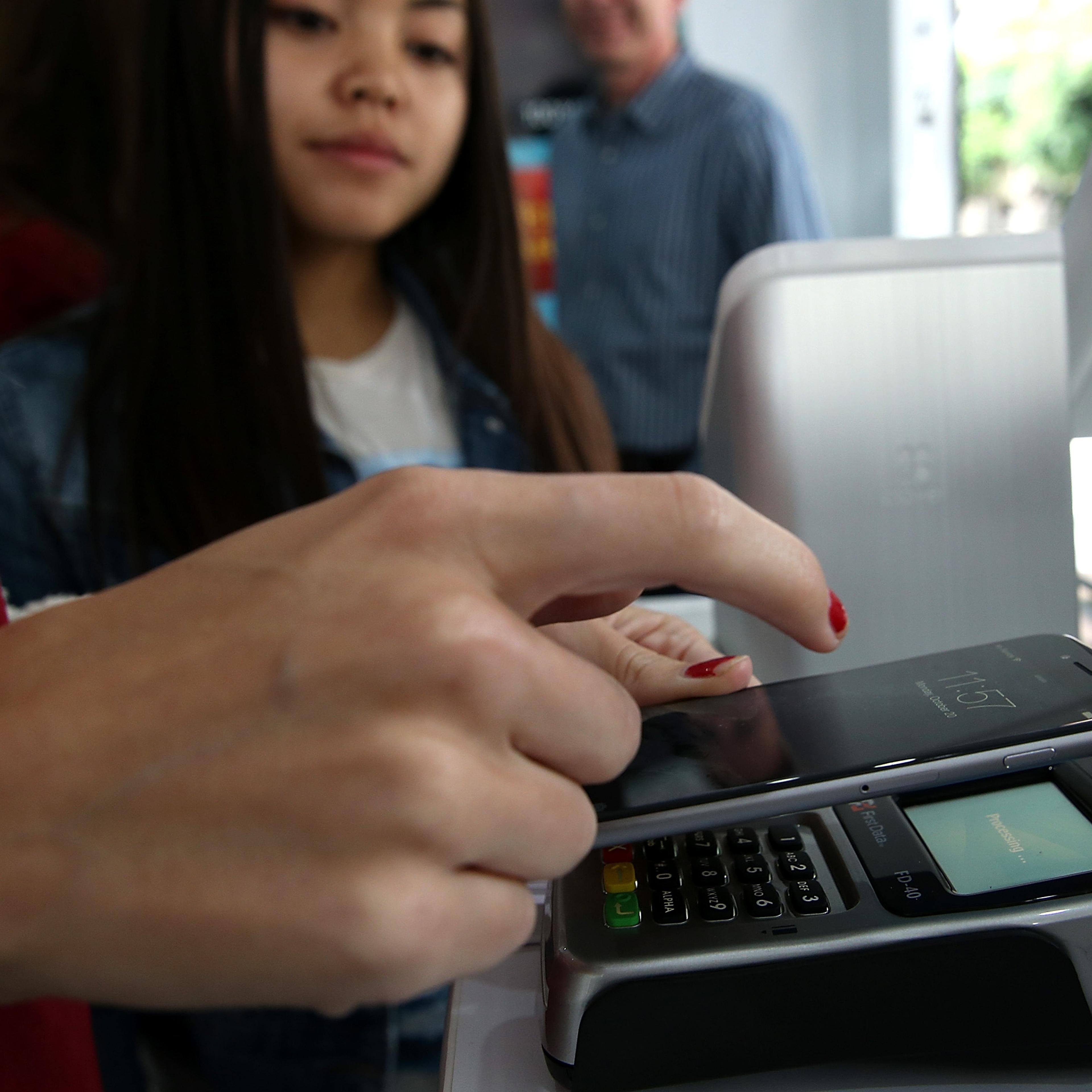 220,000 Stores Start Accepting Apple Pay