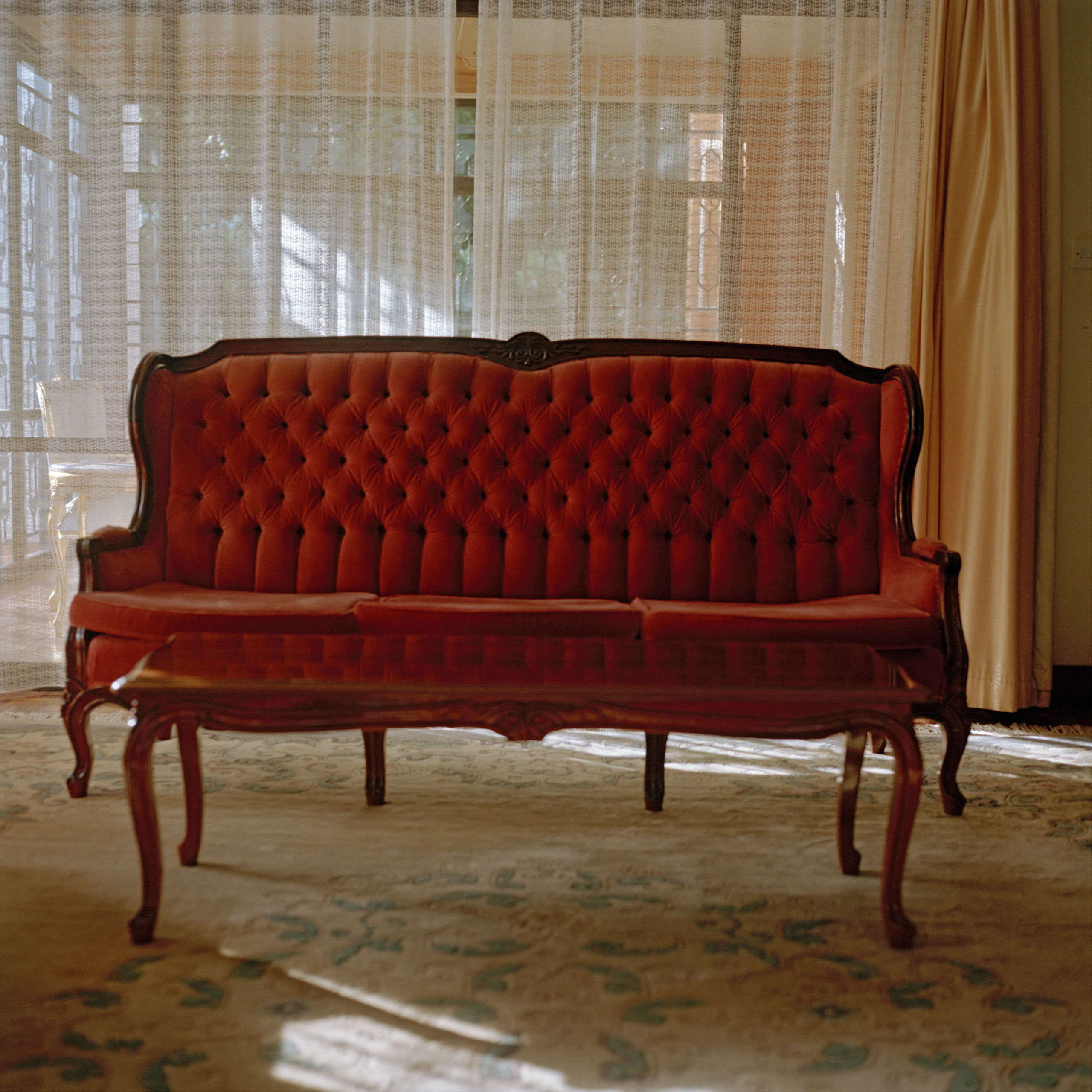 02-Mimi-Cherono-Ng-ok-Untitled-2014-couch-room