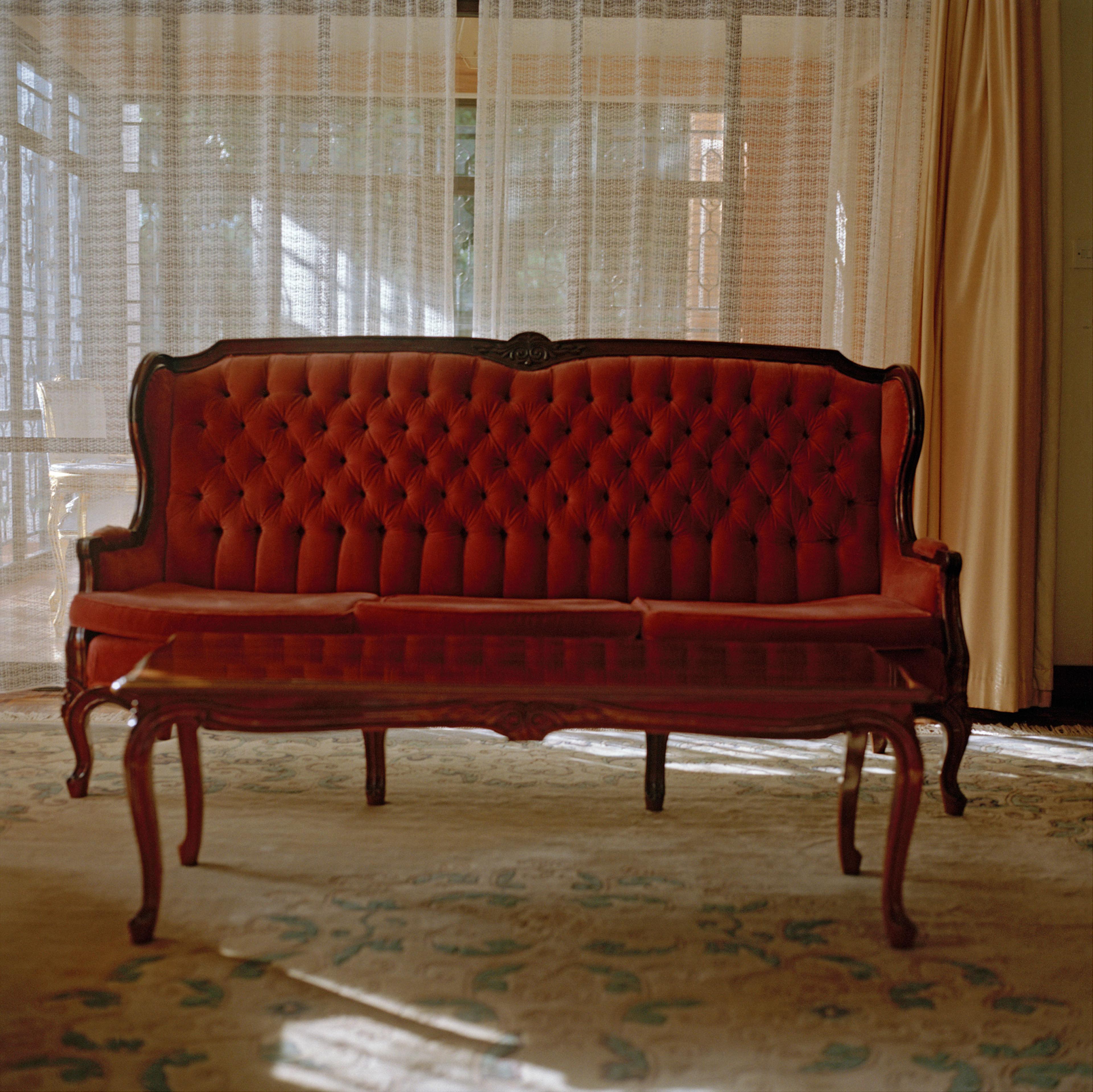02-Mimi-Cherono-Ng-ok-Untitled-2014-couch-room