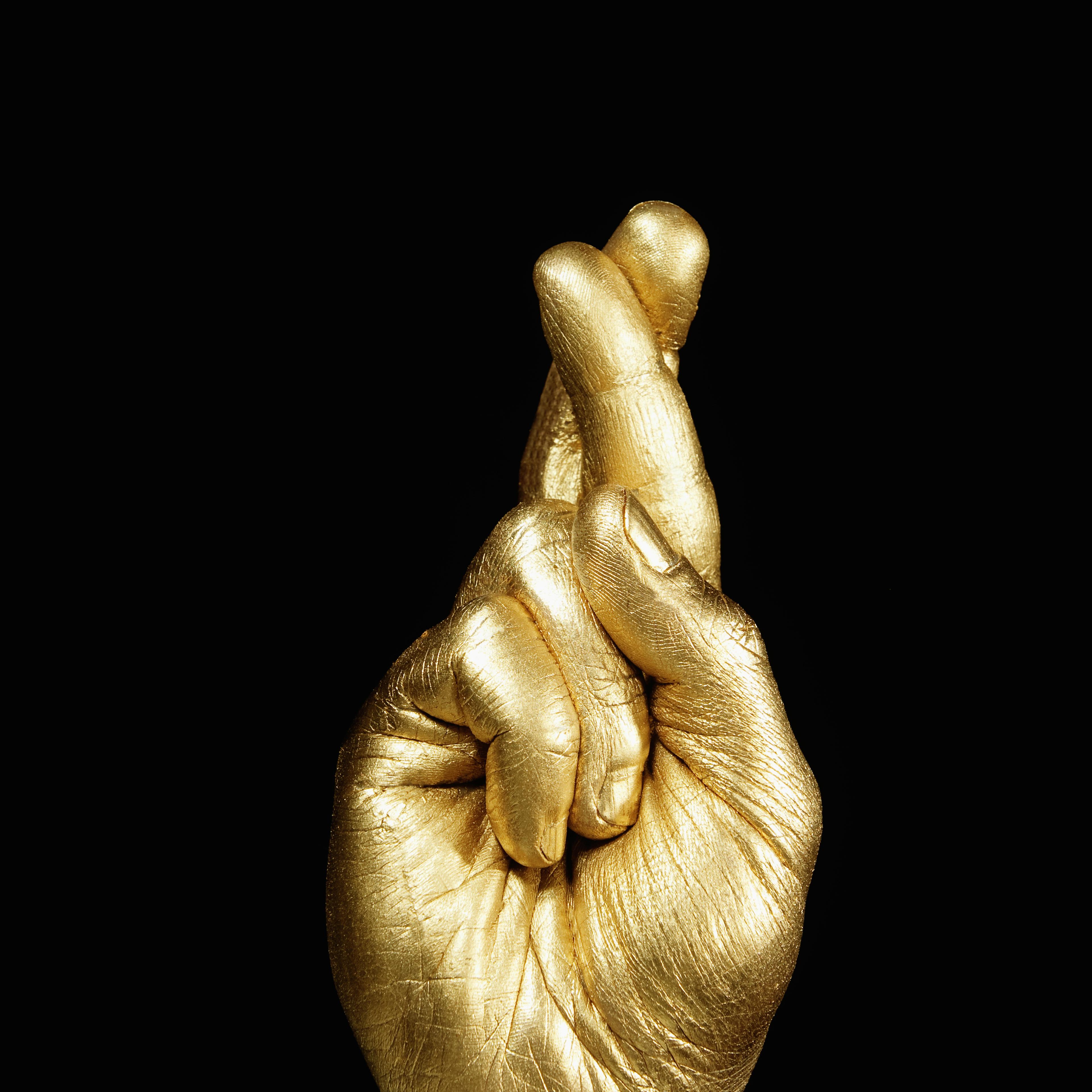 fingers-crossed-gold