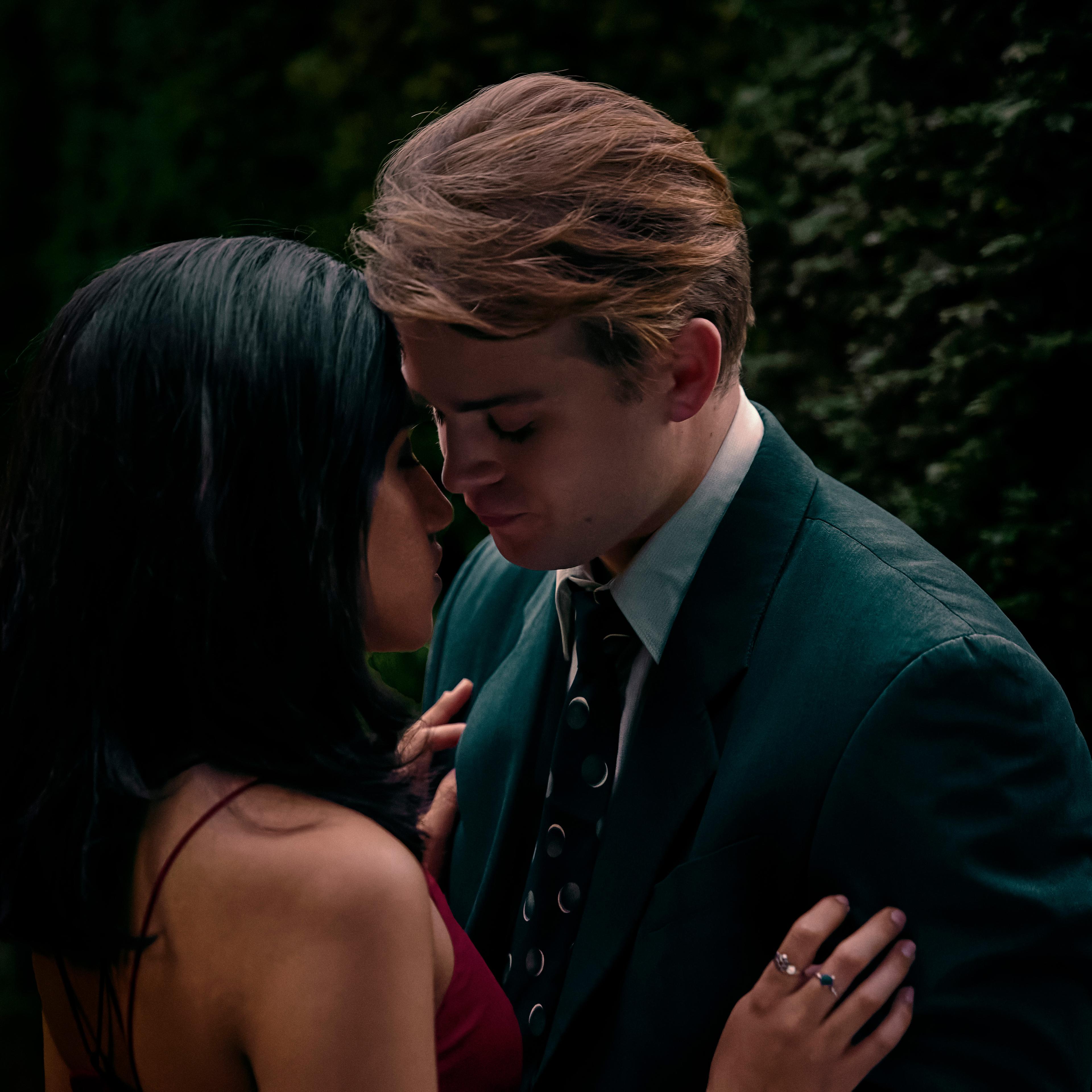 Ambika Mod and Leo Woodall in 'One Day'