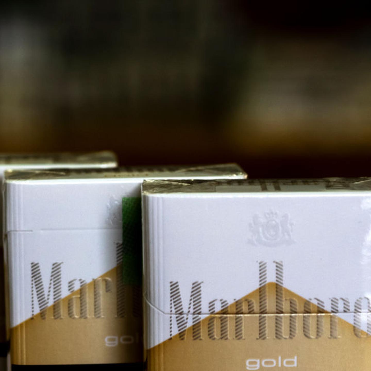 Philip Morris Marlboro Gold