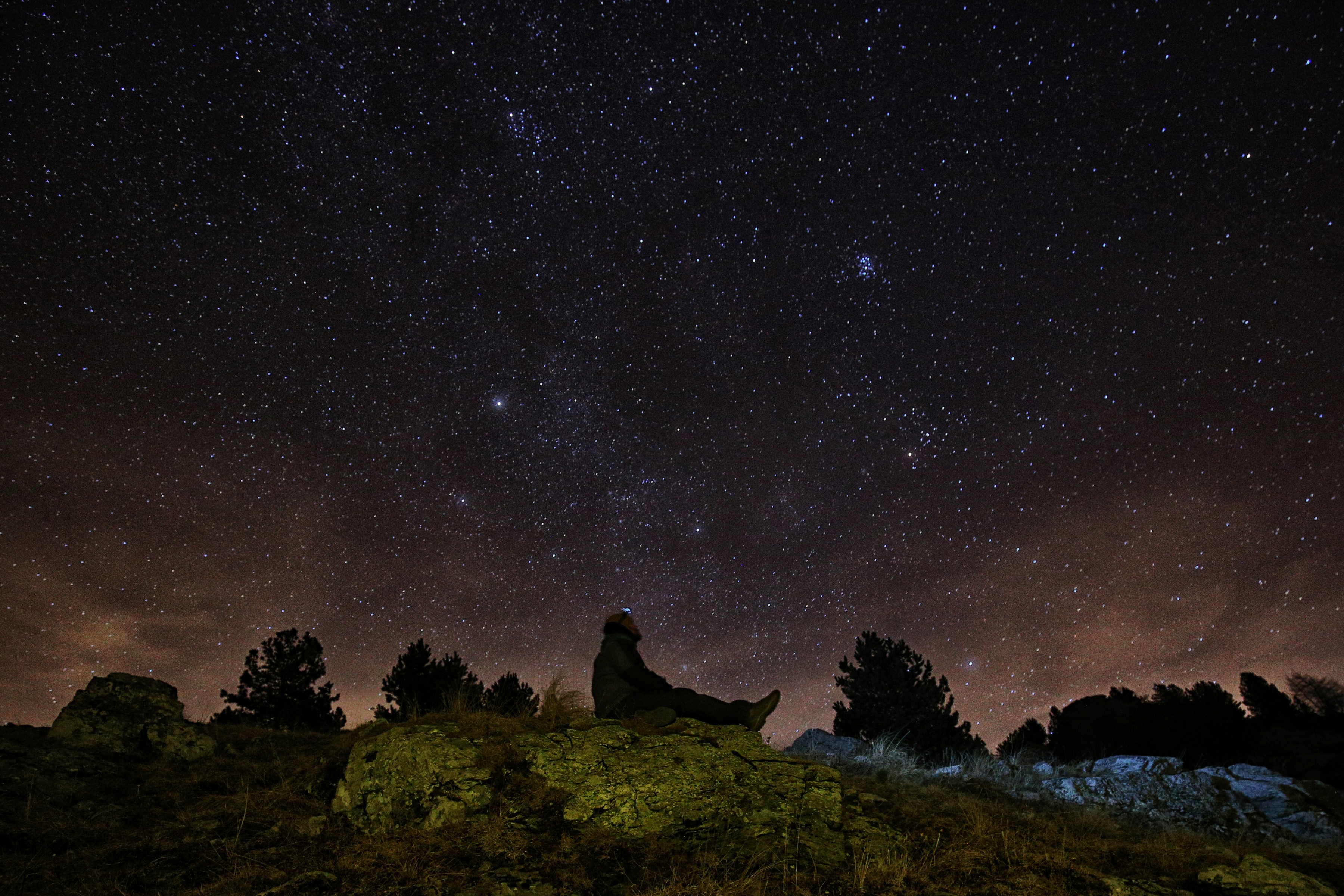 TOPSHOT-ITALY-ASTRONOMY-GEMINID-FEATURE