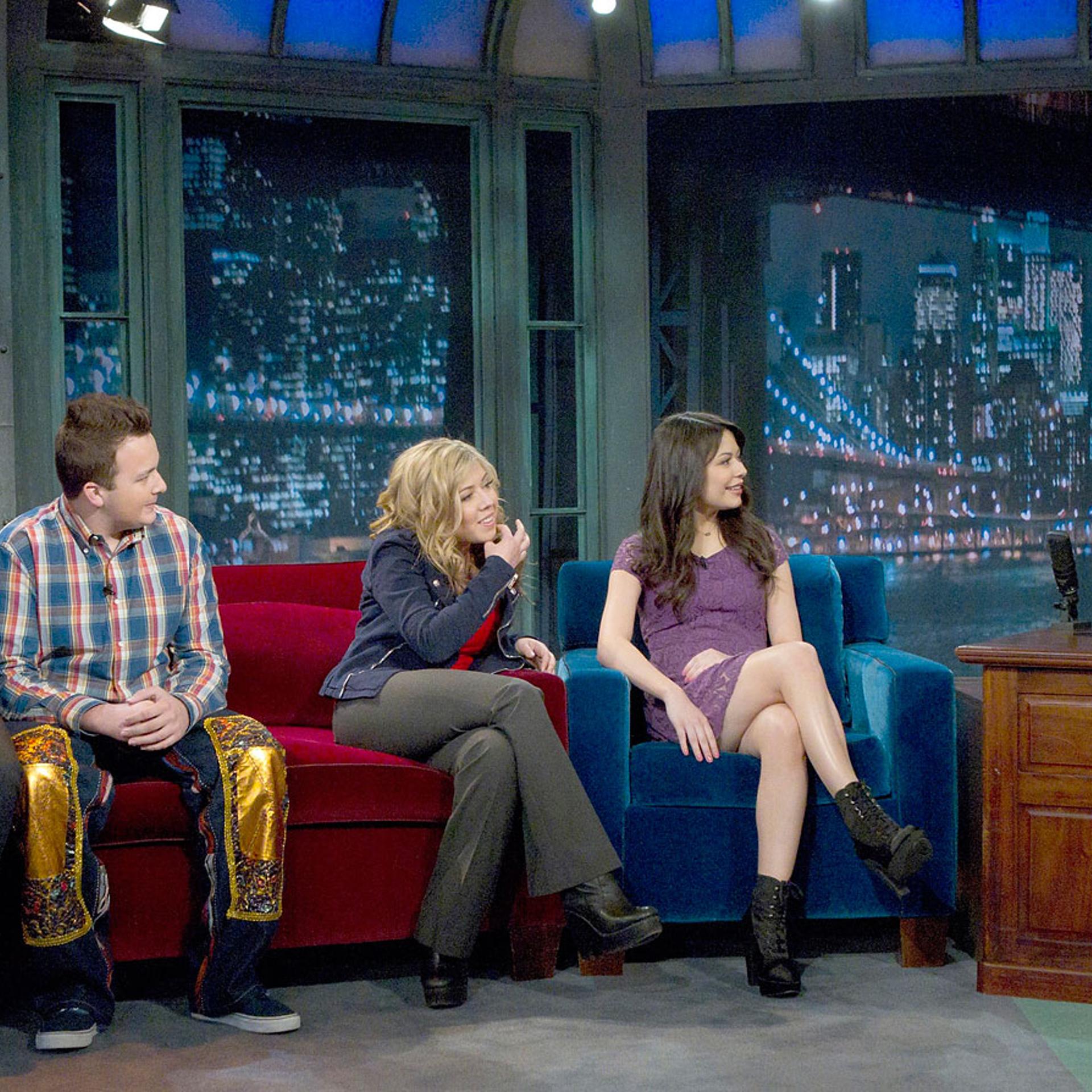 The cast of iCarly and Jimmy Fallon in a cross over episode of iCarly.