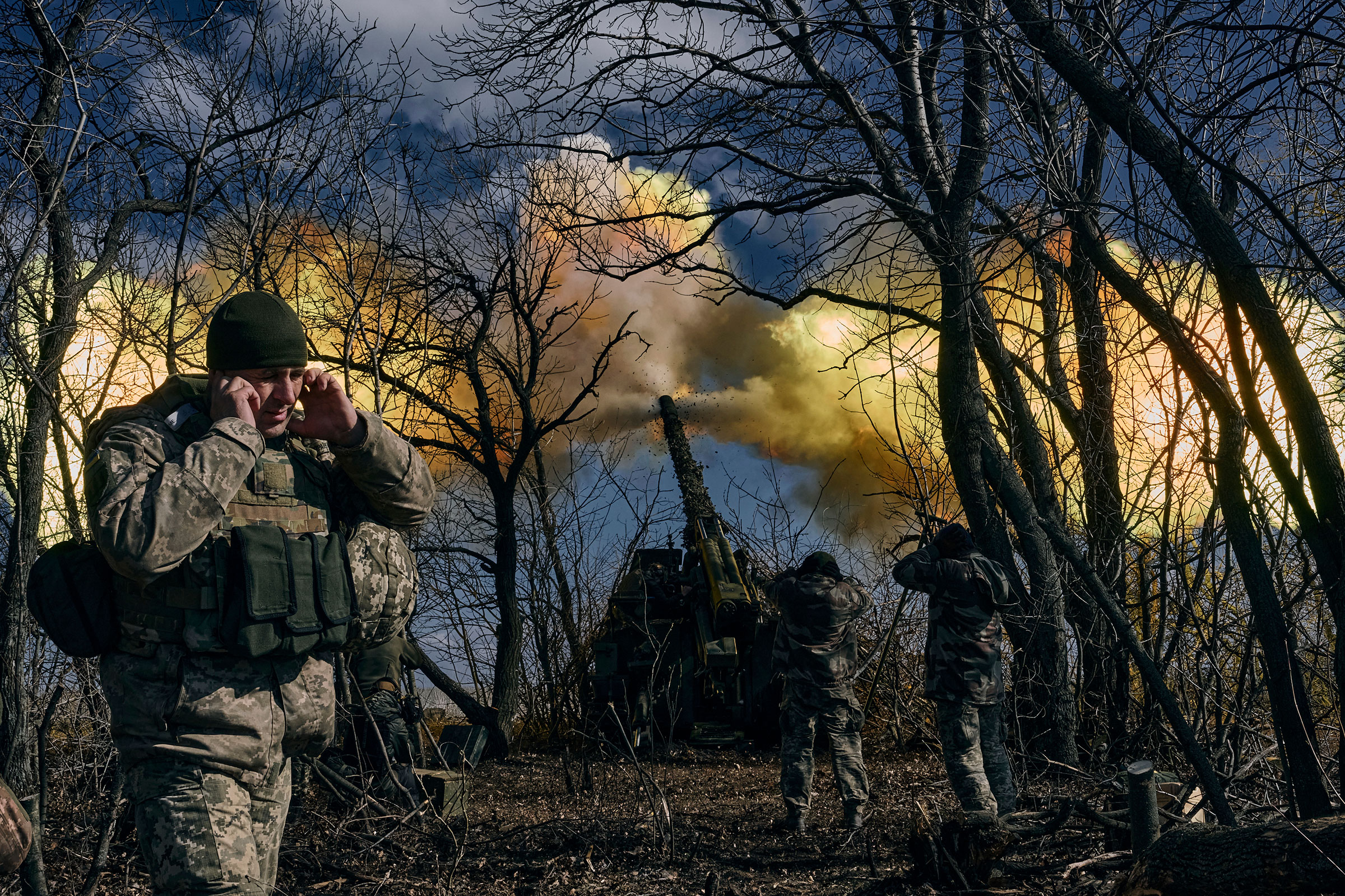 Ukrainian soldiers fire a self-propelled howitzer towards Russian positions near Bakhmut, on March 5, 2023.
