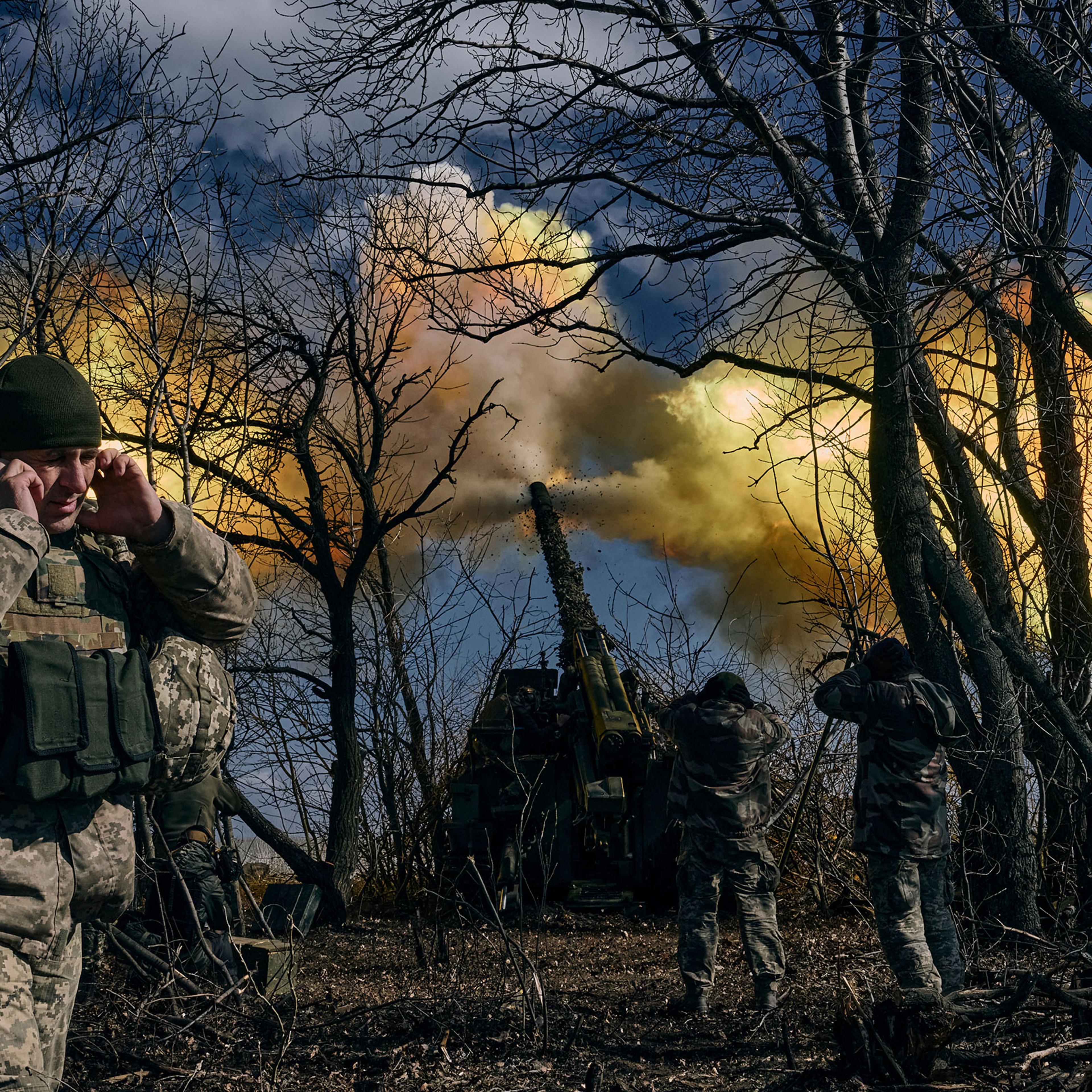 Ukrainian soldiers fire a self-propelled howitzer towards Russian positions near Bakhmut, on March 5, 2023.