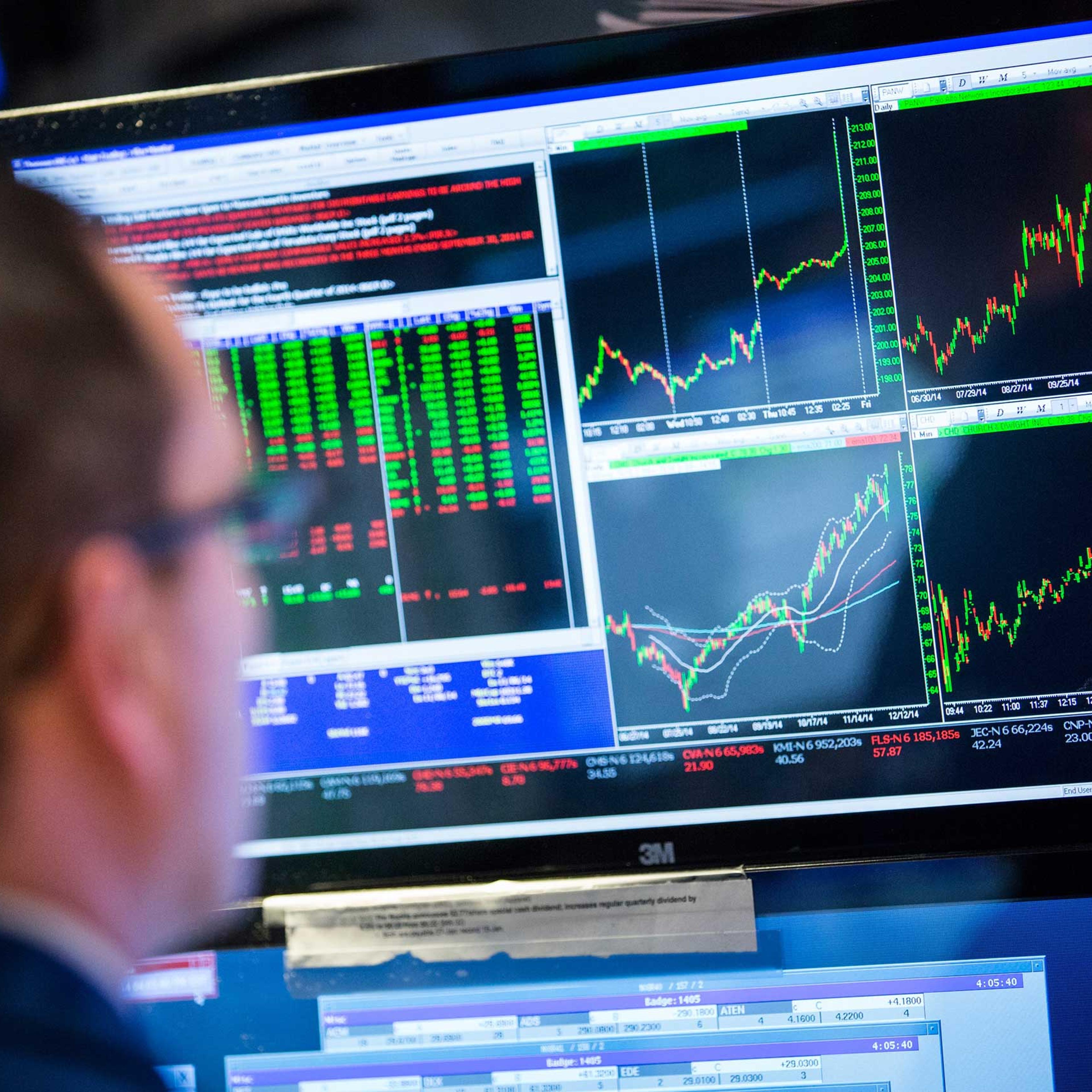 Dow Rises Over 400 Points Day After Fed Signals No Rise In Interest Rates