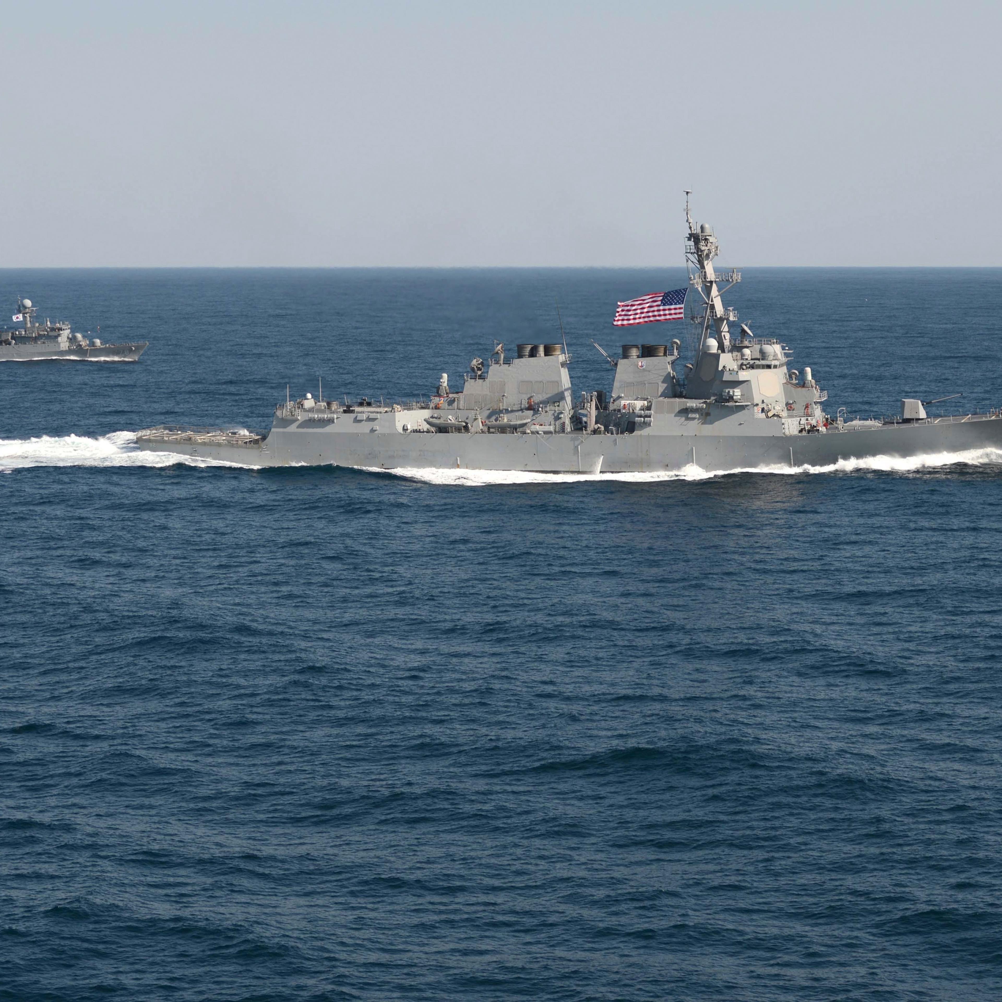 USS Lassen (DDG 82), (R) transits in formation with ROKS Sokcho (PCC 778) during exercise Foal Eagle 2015, in waters east of the Korean Peninsula