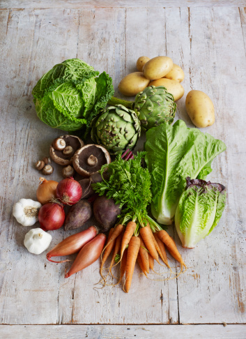 vegetables-wooden-table