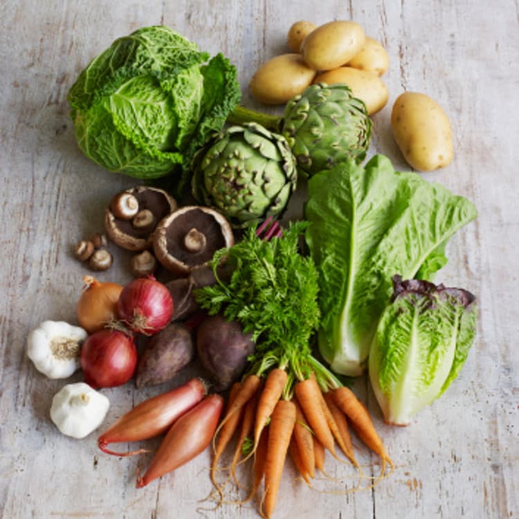 vegetables-wooden-table