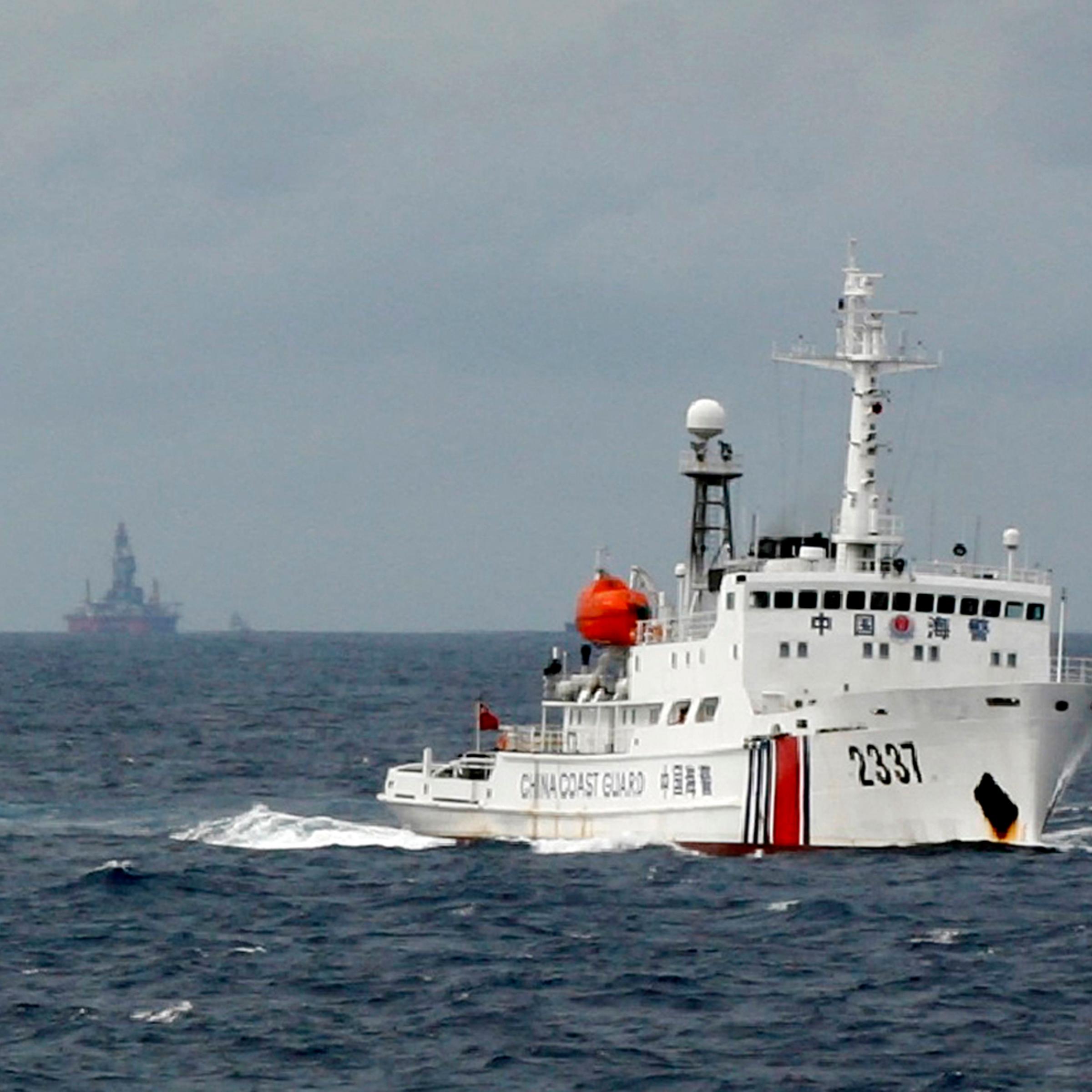 Chinese Coast Guard vessel passes near the Chinese oil rig Haiyang Shi You 981 in the South China Sea