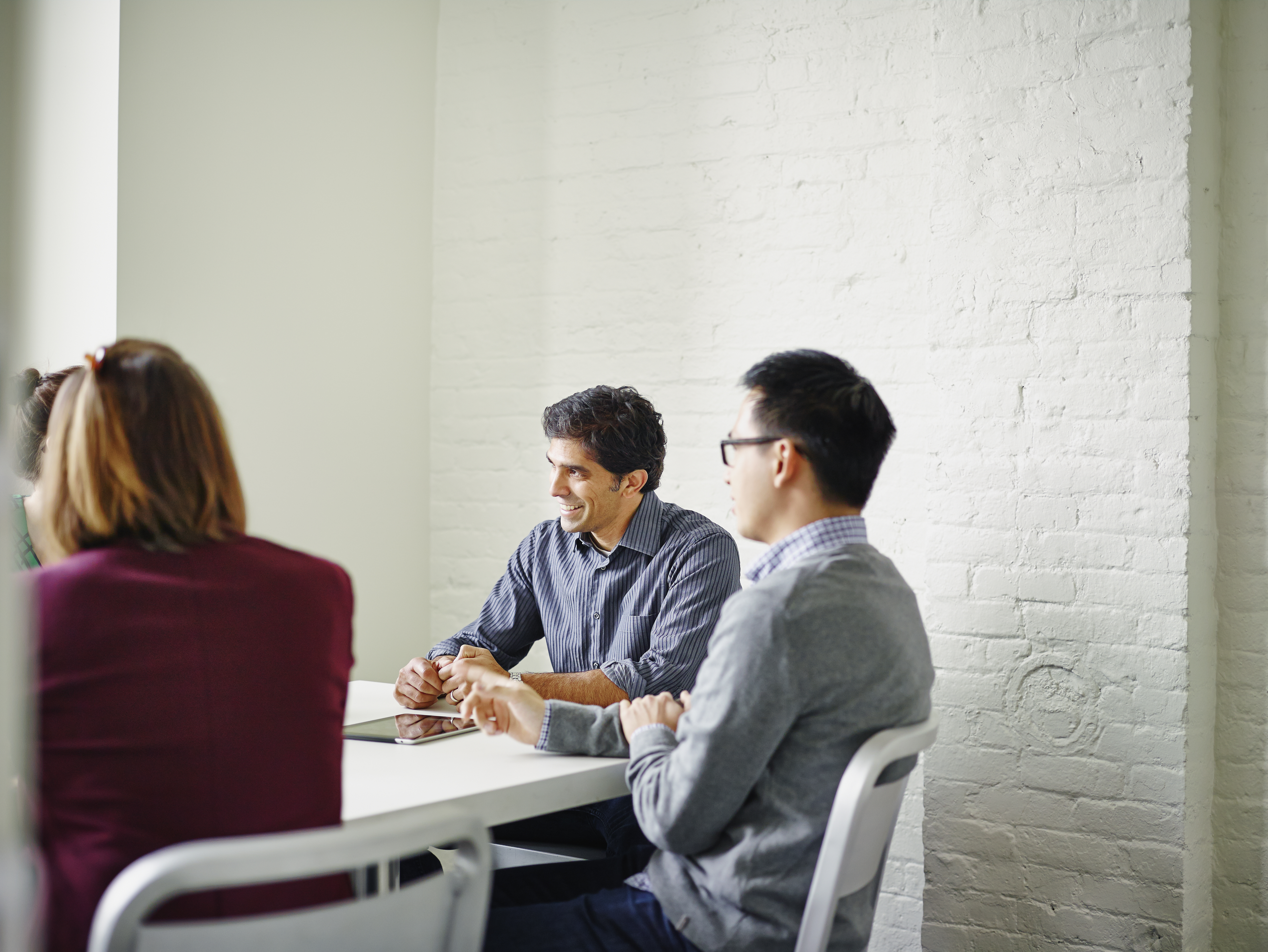 coworkers-discussion