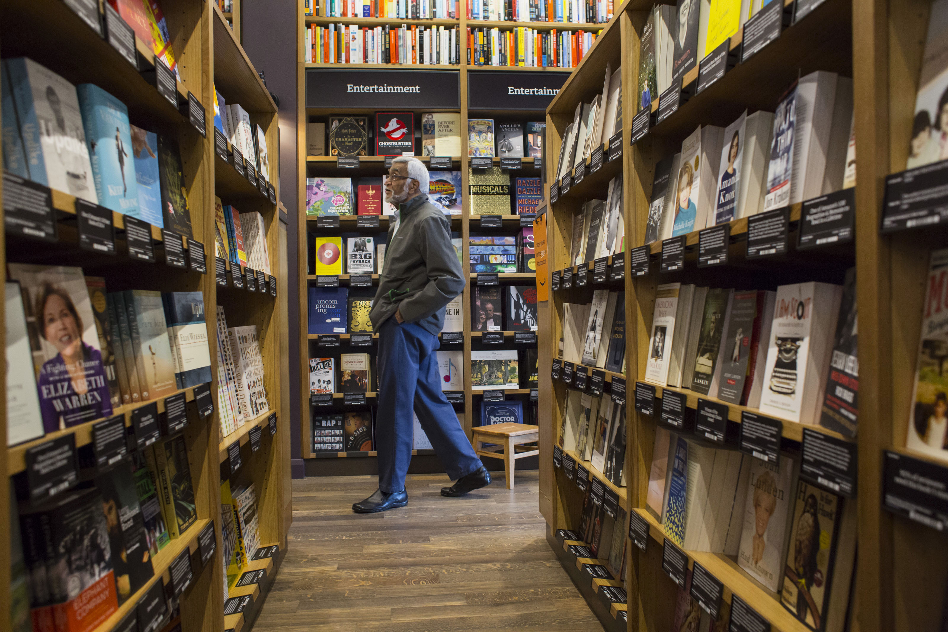 A customer shops at Amazon Books in Seattle, Washington, on Tuesday, Nov. 3, 2015. The online retailer Amazon.com Inc. opened its first brick-and-mortar location in Seattle's upscale University Village mall. Photographer: David Ryder/Bloomberg